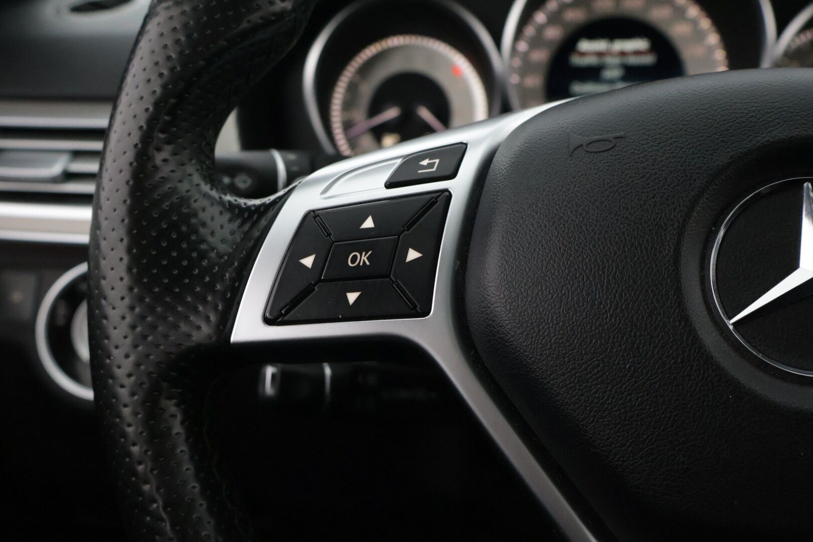 Mercedes-Benz E 2016 220 4MATIC AMG *Webasto / Kamera / Nahat / Multicontour / Koukku / Kattoluukku / ILS** - Kahdet hyvät renkaat vanteineen / Hyvä huoltohistoria! - HULLUT AVAJAISHULINAT KORKOTARJOUS 3,29 %