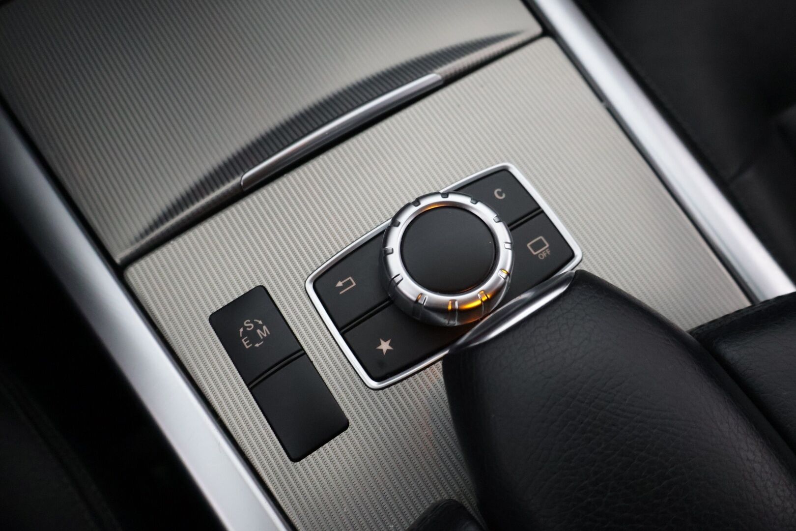 Mercedes-Benz E 2016 220 4MATIC AMG *Webasto / Kamera / Nahat / Multicontour / Koukku / Kattoluukku / ILS** - Kahdet hyvät renkaat vanteineen / Hyvä huoltohistoria! - HULLUT AVAJAISHULINAT KORKOTARJOUS 3,29 %