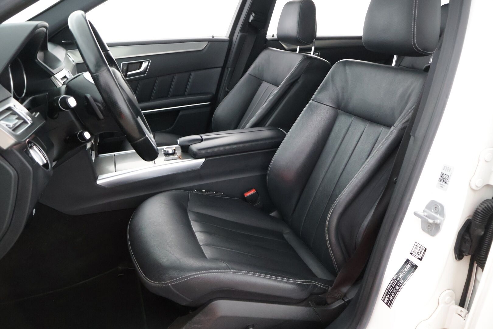 Mercedes-Benz E 2016 220 4MATIC AMG *Webasto / Kamera / Nahat / Multicontour / Koukku / Kattoluukku / ILS** - Kahdet hyvät renkaat vanteineen / Hyvä huoltohistoria! - HULLUT AVAJAISHULINAT KORKOTARJOUS 3,29 %