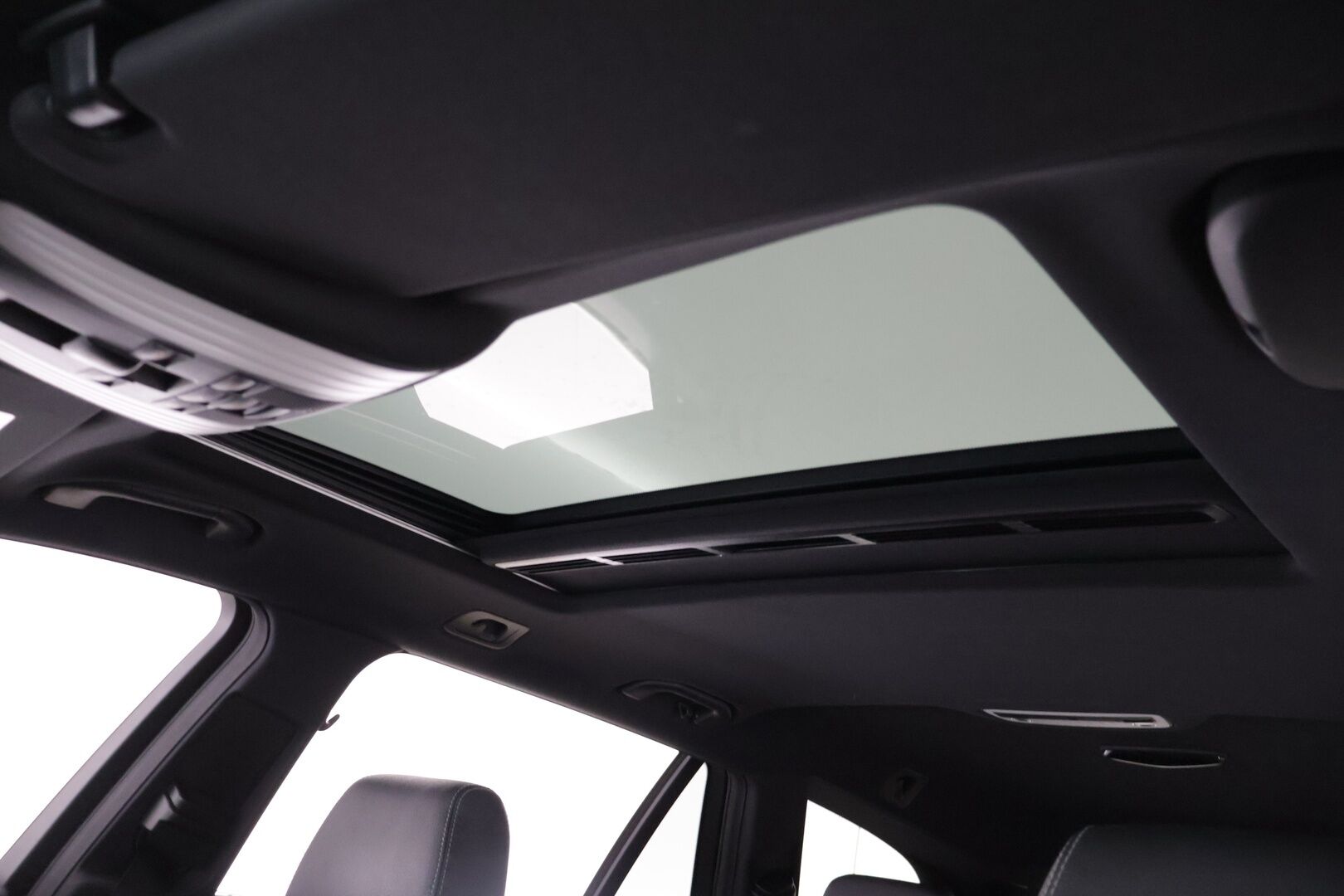 Mercedes-Benz E 2016 220 4MATIC AMG *Webasto / Kamera / Nahat / Multicontour / Koukku / Kattoluukku / ILS** - Kahdet hyvät renkaat vanteineen / Hyvä huoltohistoria! - HULLUT AVAJAISHULINAT KORKOTARJOUS 3,29 %