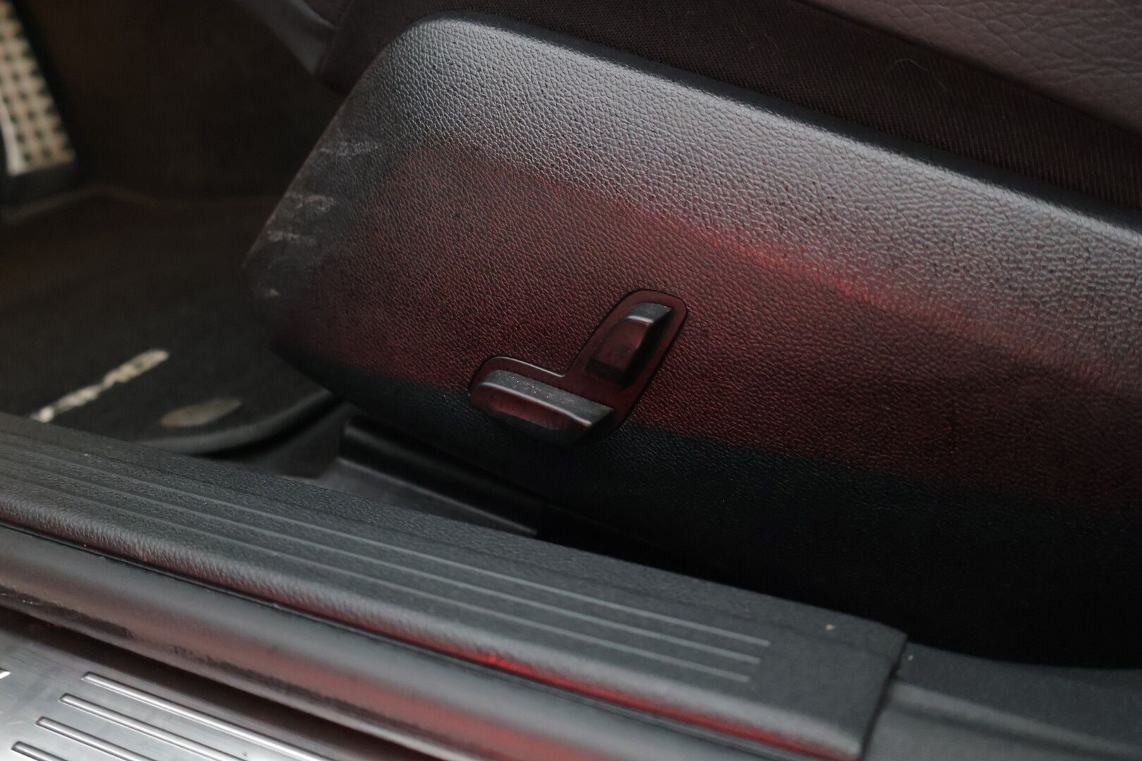 Mercedes-Benz E 2016 220 4MATIC AMG *Webasto / Kamera / Nahat / Multicontour / Koukku / Kattoluukku / ILS** - Kahdet hyvät renkaat vanteineen / Hyvä huoltohistoria! - HULLUT AVAJAISHULINAT KORKOTARJOUS 3,29 %