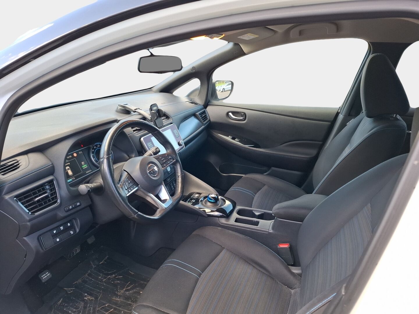 Nissan Leaf 2020 N-Connecta MY19 40 kWh LED FI / Adapt.vakkari / 360° / Kaistavahti / LED / Apple&Android - Hieno Suomi-auto merkkiliikkeen huoltohistorialla ja 2x alumiinivanteilla