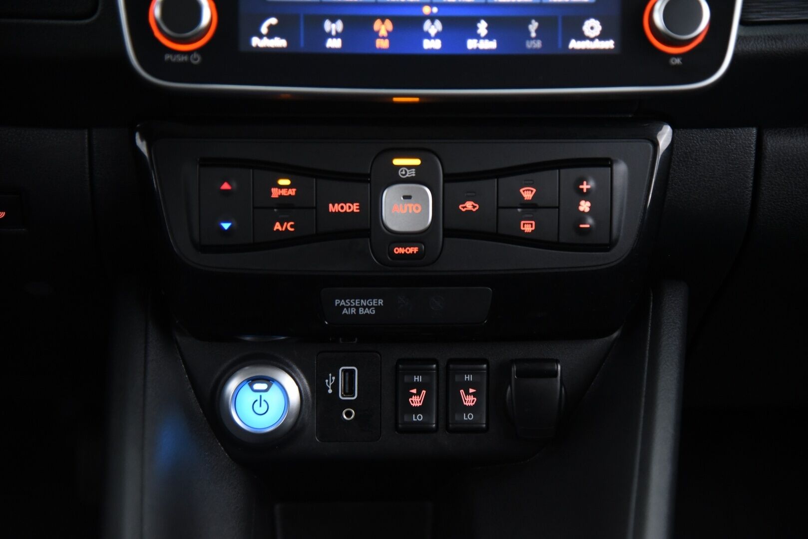 Nissan Leaf 2020 N-Connecta MY19 40 kWh LED FI / Adapt.vakkari / 360° / Kaistavahti / LED / Apple&Android - Hieno Suomi-auto merkkiliikkeen huoltohistorialla / Molemmat laturit / 2x alumiinivanteet