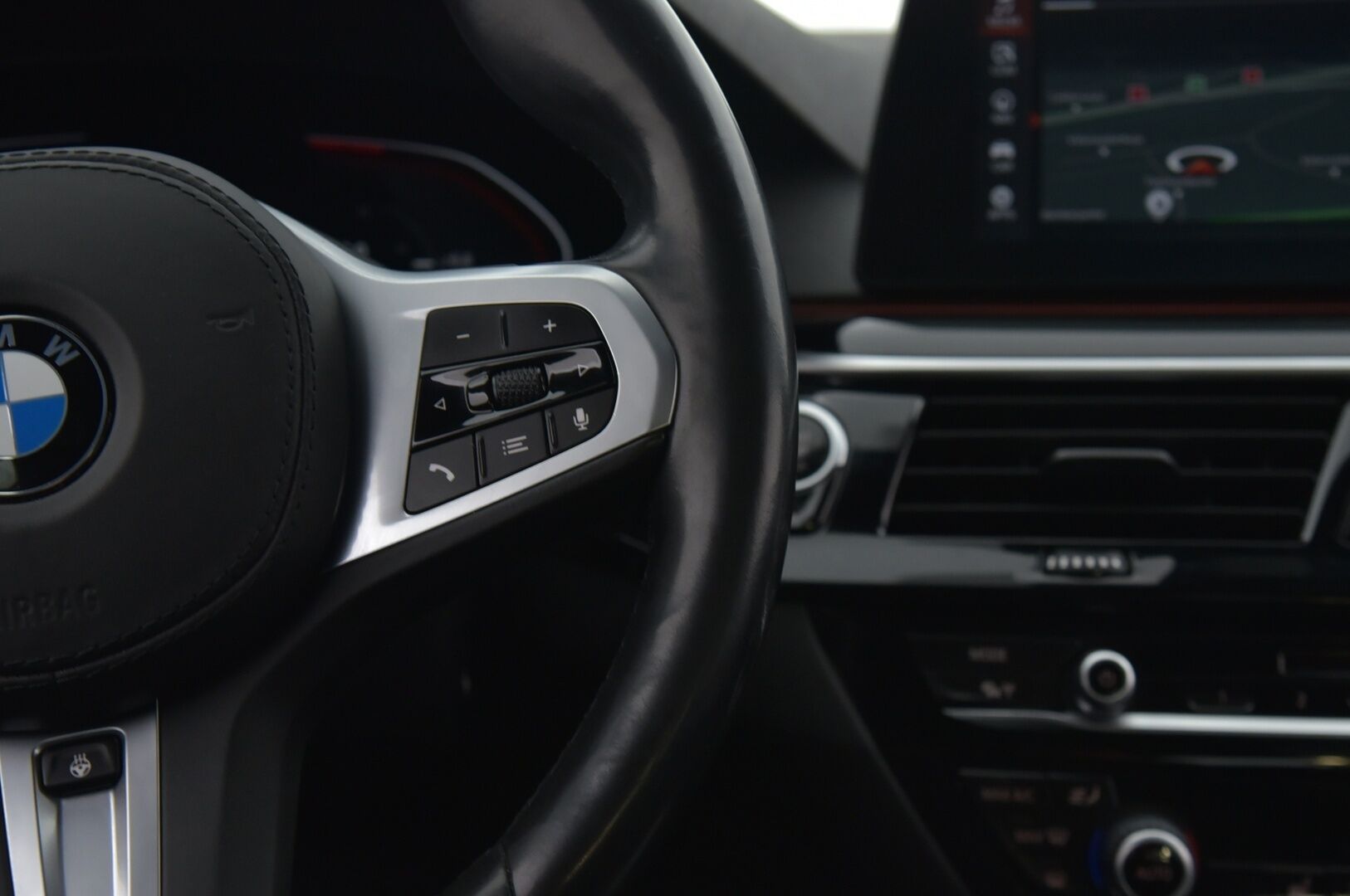BMW 520 2019 G30 Sedan 520d A xDrive Business Sport * Digimittaristo / ACC / Webasto / HUD / 360° / S.Koukku * - Suomi-auto / Facelift / Kahdet BMW vanteet / Säännöllinen huoltohistoria ja viimeisin huolto 01/25!