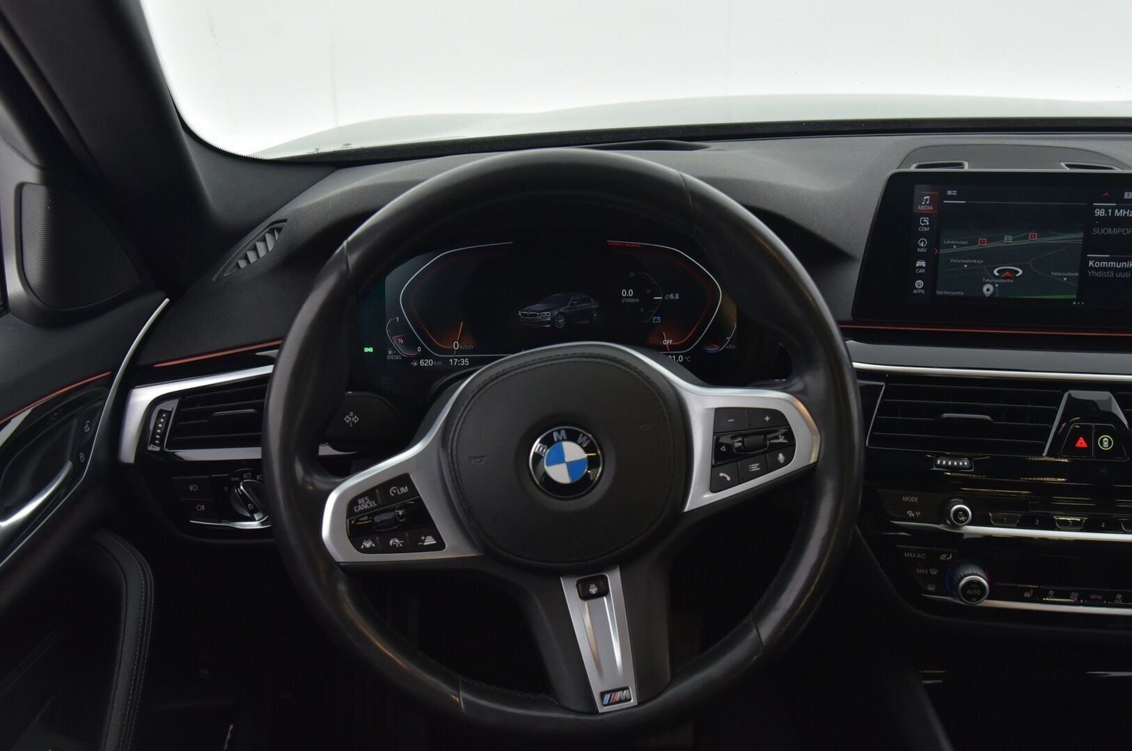 BMW 520 2019 G30 Sedan 520d A xDrive Business Sport * Digimittaristo / ACC / Webasto / HUD / 360° / S.Koukku * - Suomi-auto / Facelift / Kahdet BMW vanteet / Säännöllinen huoltohistoria ja viimeisin huolto 01/25!