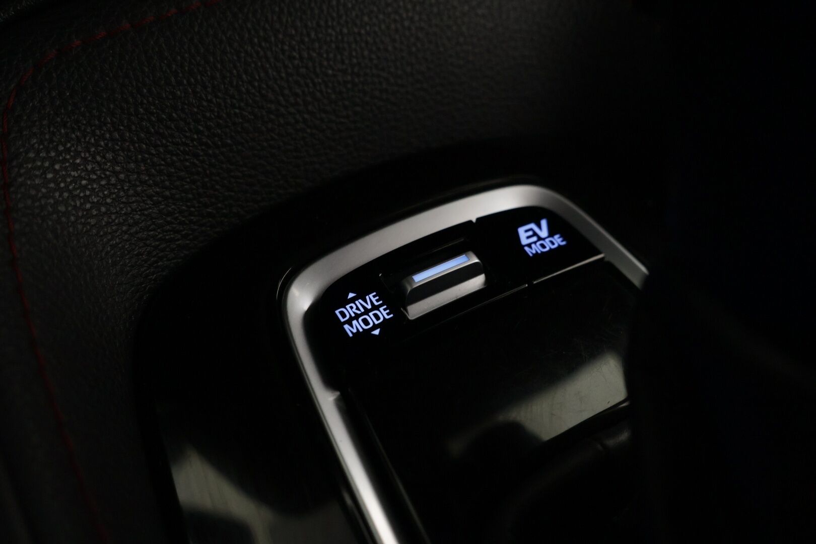 Toyota Corolla 2019 Touring Sports 2,0 Hybrid Style Business - Adapiivinen vakionopeudensäädin | Digimittaristo | Lohkolämmitin sisäpistokkeella | P.Kamera |