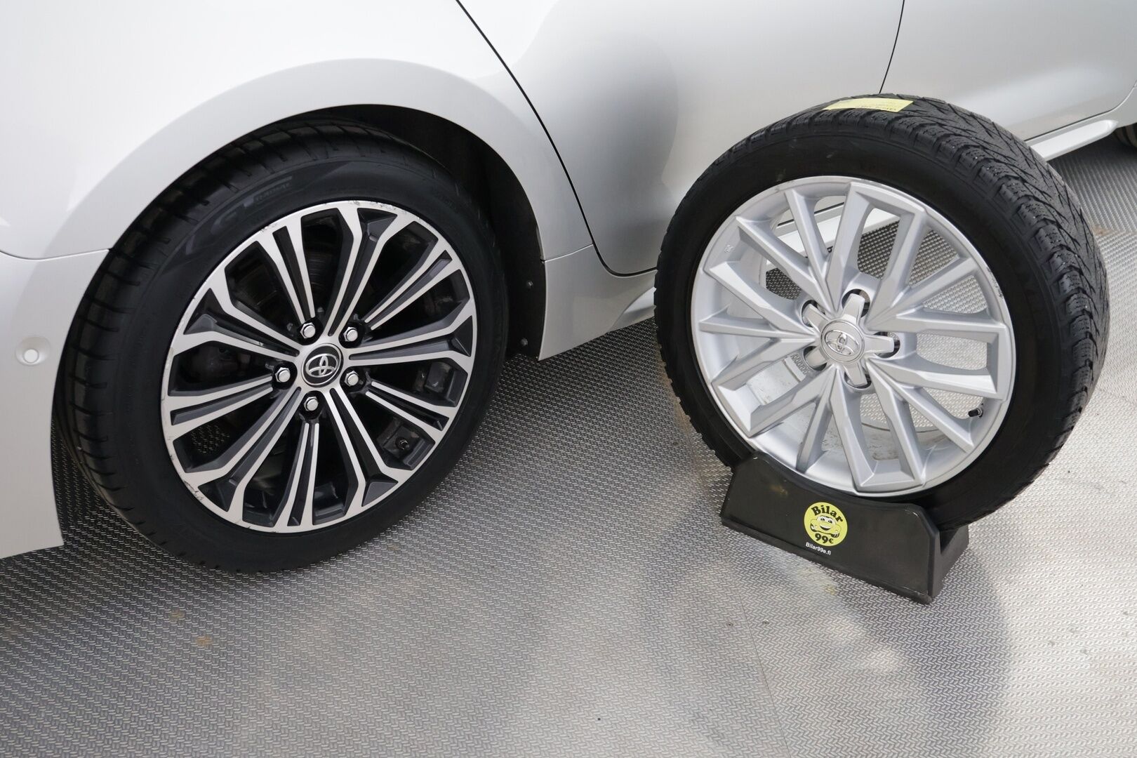 Toyota Corolla 2019 Touring Sports 2,0 Hybrid Style Business - Adapiivinen vakionopeudensäädin | Digimittaristo | Lohkolämmitin sisäpistokkeella | P.Kamera |