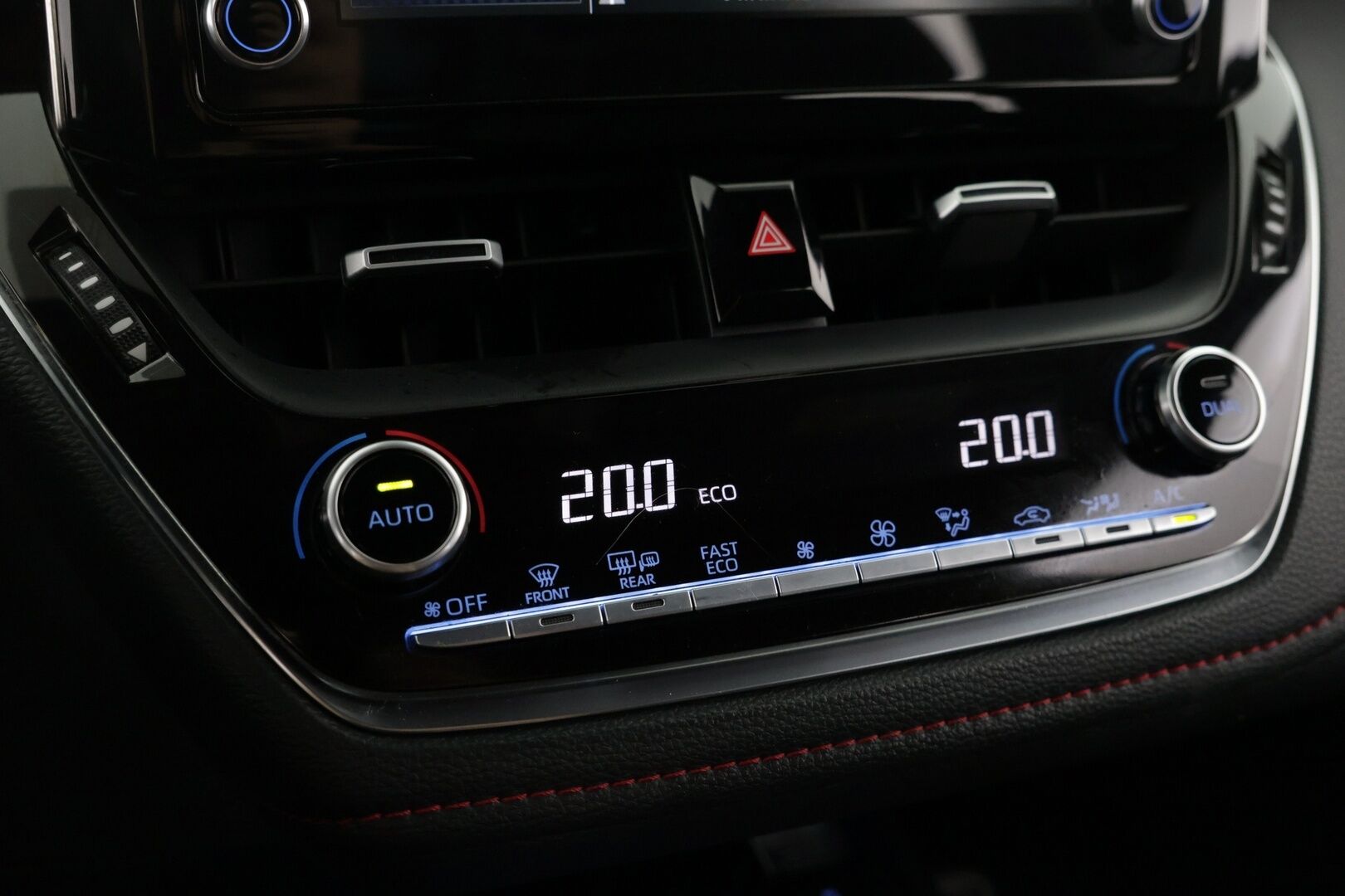 Toyota Corolla 2019 Touring Sports 2,0 Hybrid Style Business - Adapiivinen vakionopeudensäädin | Digimittaristo | Lohkolämmitin sisäpistokkeella | P.Kamera |