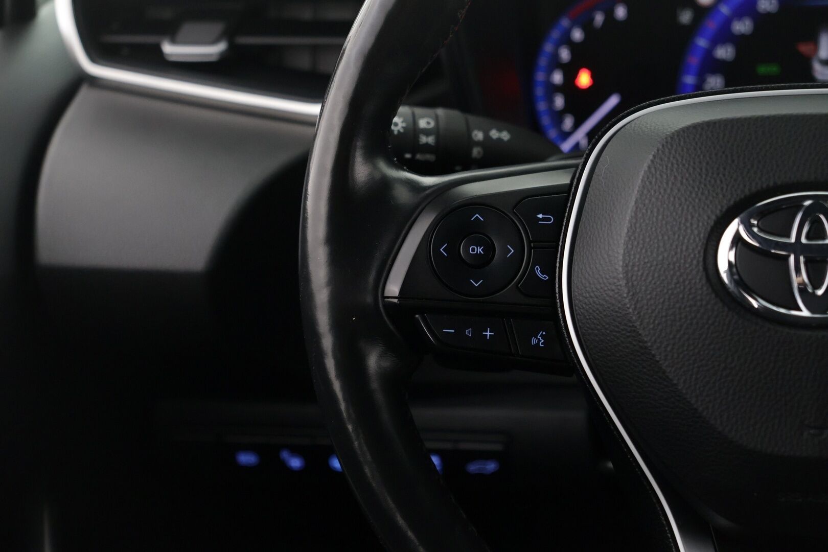 Toyota Corolla 2019 Touring Sports 2,0 Hybrid Style Business - Adapiivinen vakionopeudensäädin | Digimittaristo | Lohkolämmitin sisäpistokkeella | P.Kamera |
