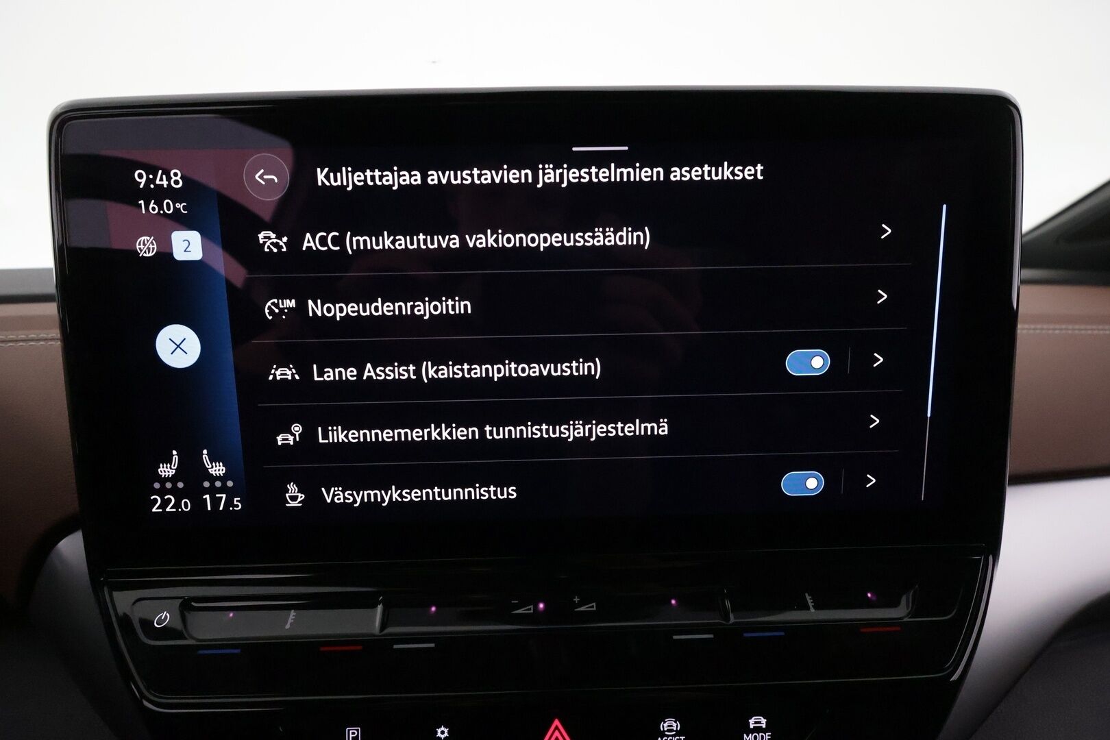 Volkswagen ID.5 2022 Pro Performance **Lämpöpumppu / Adapt.Vakkari / P.Kamera / LED-valot / Navi / Kaistavahti / KeylessGO ** - 3,99 % KORKOTARJOUS TÄHÄN AUTOON - 2x Renkaat