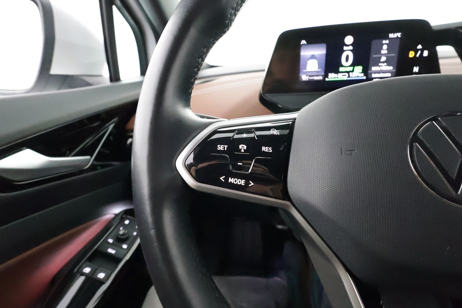 Volkswagen ID.5 2022 Pro Performance **Lämpöpumppu / Adapt.Vakkari / P.Kamera / LED-valot / Navi / Kaistavahti / KeylessGO ** - 3,99 % KORKOTARJOUS TÄHÄN AUTOON - 2x Renkaat