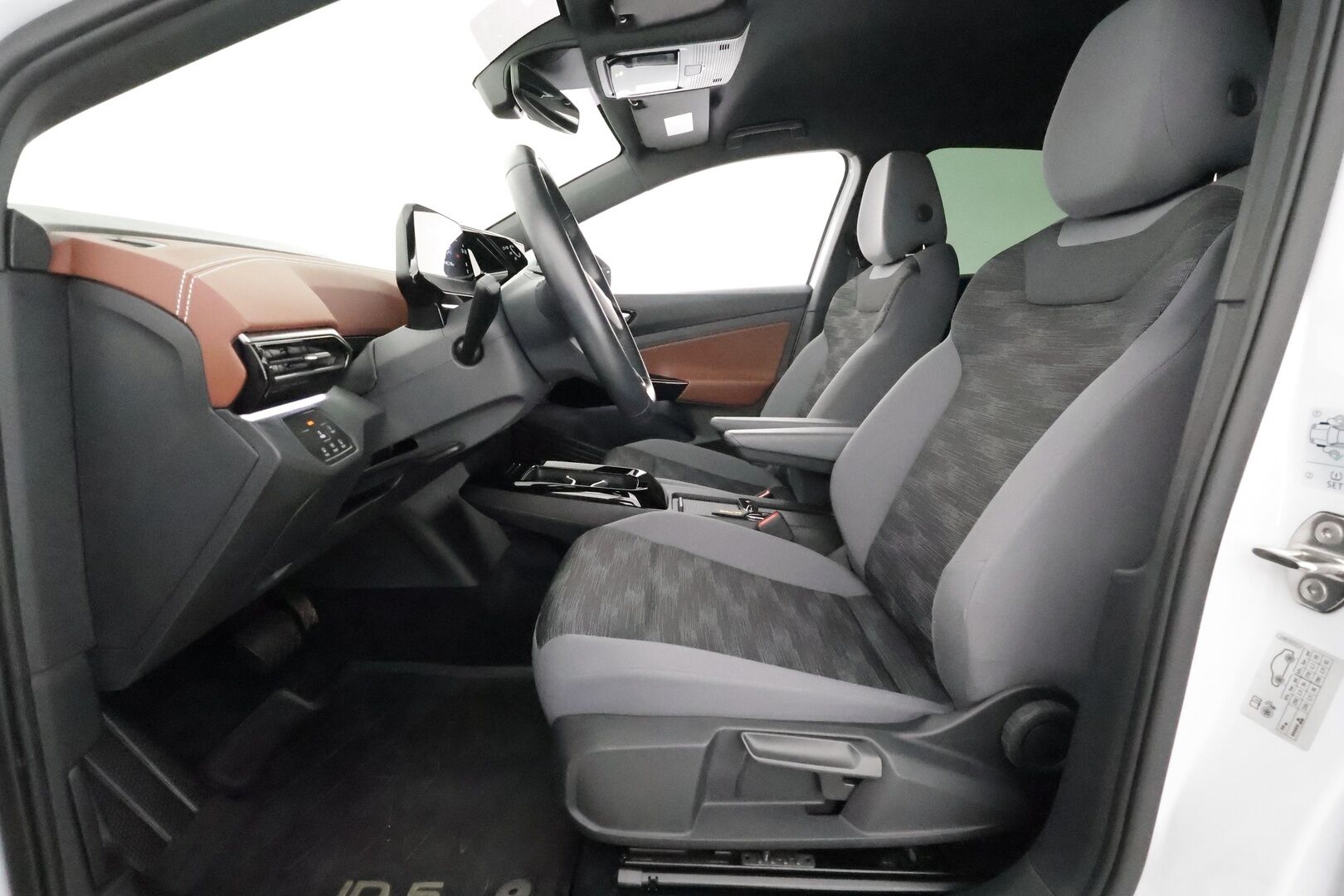 Volkswagen ID.5 2022 Pro Performance **Lämpöpumppu / Adapt.Vakkari / P.Kamera / LED-valot / Navi / Kaistavahti / KeylessGO ** - 3,99 % KORKOTARJOUS TÄHÄN AUTOON - 2x Renkaat