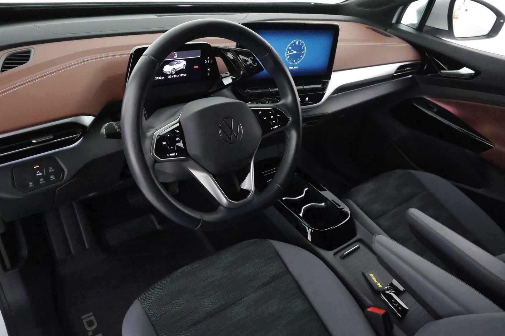 Volkswagen ID.5 2022 Pro Performance **Lämpöpumppu / Adapt.Vakkari / P.Kamera / LED-valot / Navi / Kaistavahti / KeylessGO ** - 3,99 % KORKOTARJOUS TÄHÄN AUTOON - 2x Renkaat