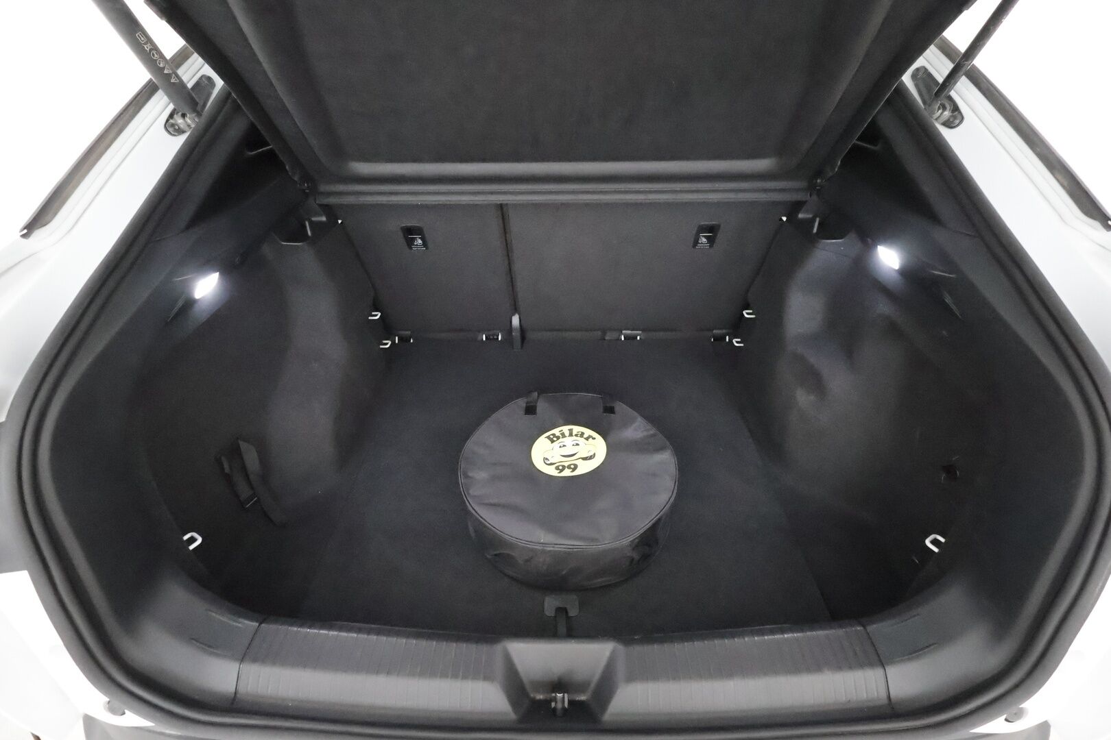Volkswagen ID.5 2022 Pro Performance **Lämpöpumppu / Adapt.Vakkari / P.Kamera / LED-valot / Navi / Kaistavahti / KeylessGO ** - 3,99 % KORKOTARJOUS TÄHÄN AUTOON - 2x Renkaat