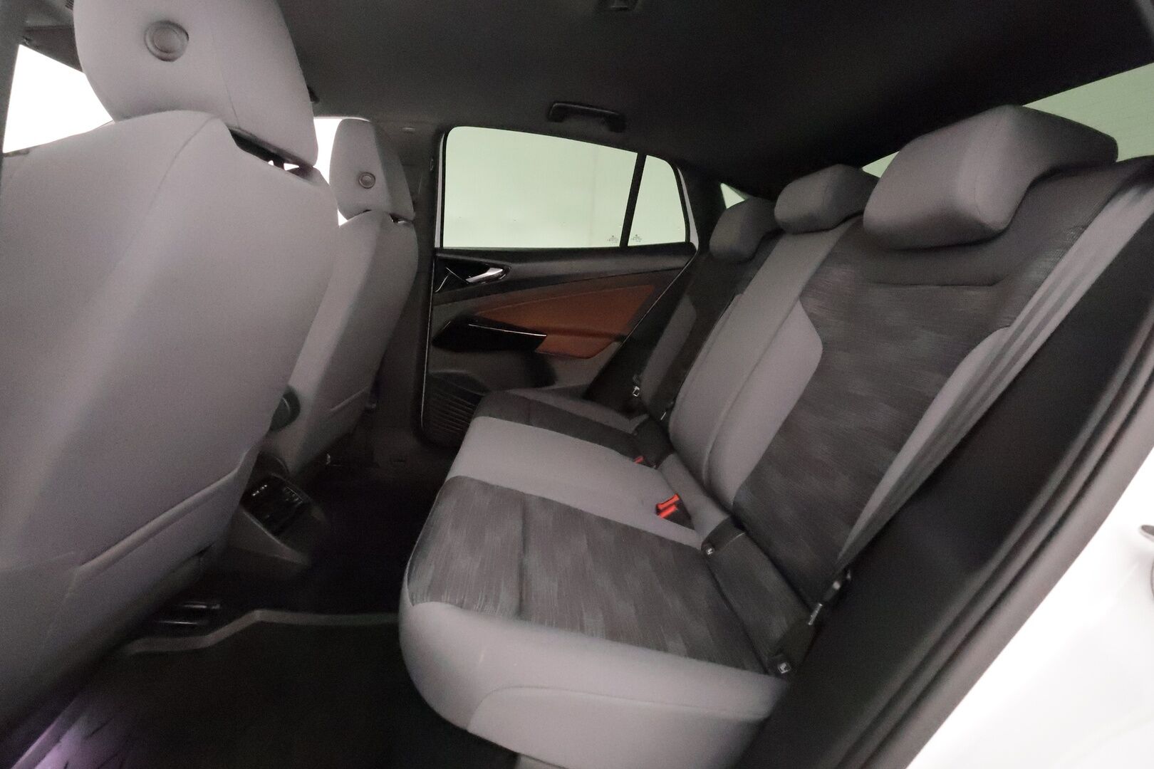 Volkswagen ID.5 2022 Pro Performance **Lämpöpumppu / Adapt.Vakkari / P.Kamera / LED-valot / Navi / Kaistavahti / KeylessGO ** - 3,99 % KORKOTARJOUS TÄHÄN AUTOON - 2x Renkaat