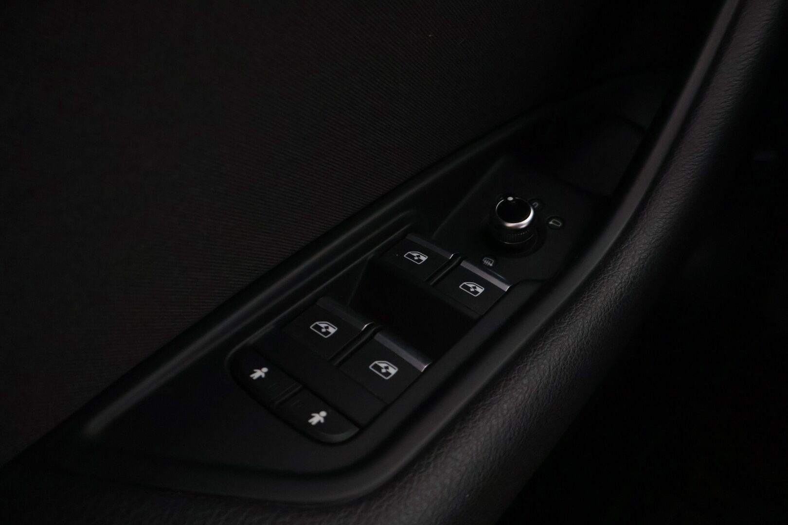 Audi A5 2019 35 TFSI Sportback Business Sport Mhev ** Webasto / Koukku / Sporttipenkit / LED ** - 2-omisteinen Suomi-auto webastolla, koukulla ja sporttipenkeillä! - HULLUT JOULUT KORKOTARJOUS 2,49% 