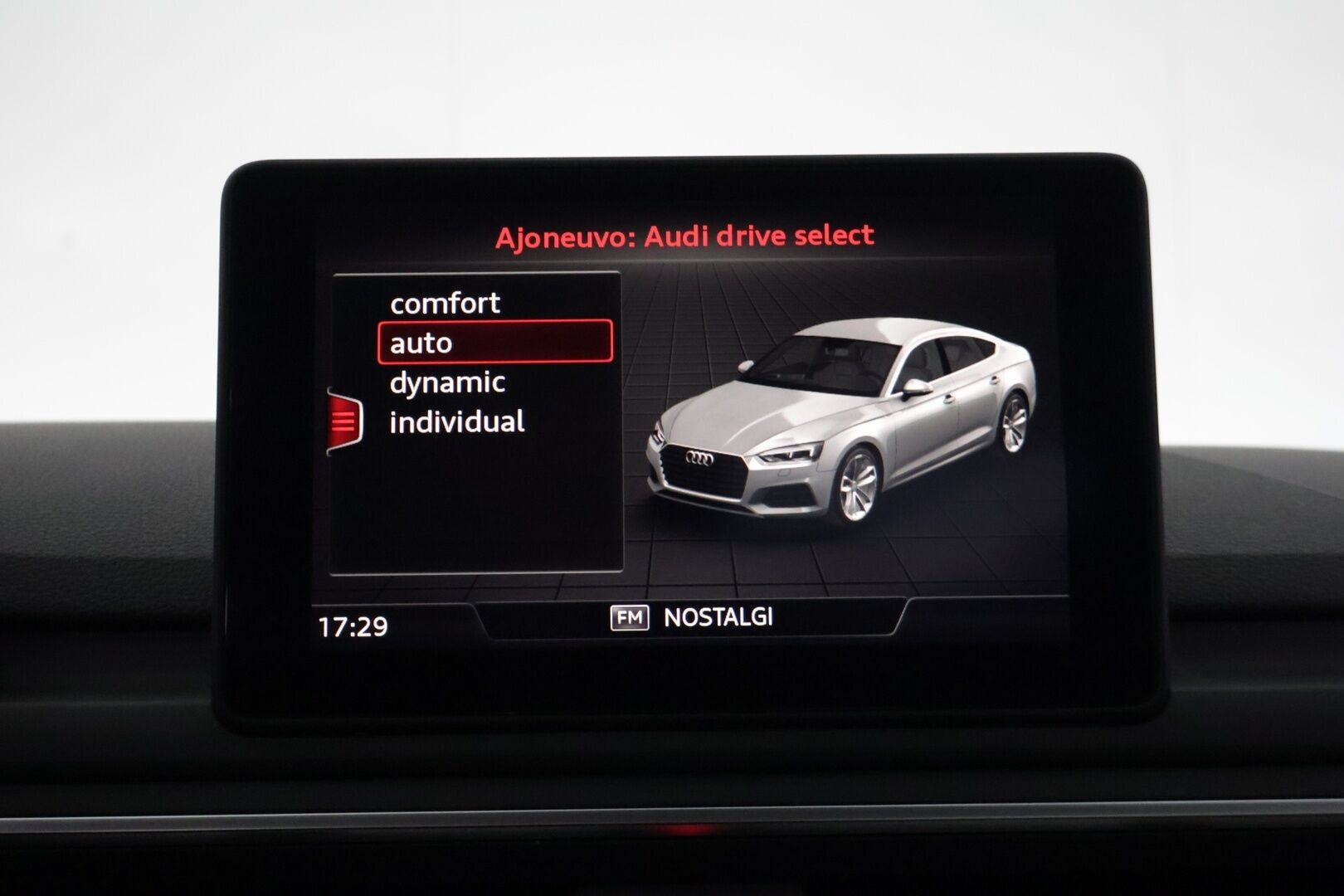 Audi A5 2019 35 TFSI Sportback Business Sport Mhev ** Webasto / Koukku / Sporttipenkit / LED ** - 2-omisteinen Suomi-auto webastolla, koukulla ja sporttipenkeillä! - HULLUT JOULUT KORKOTARJOUS 2,49% 