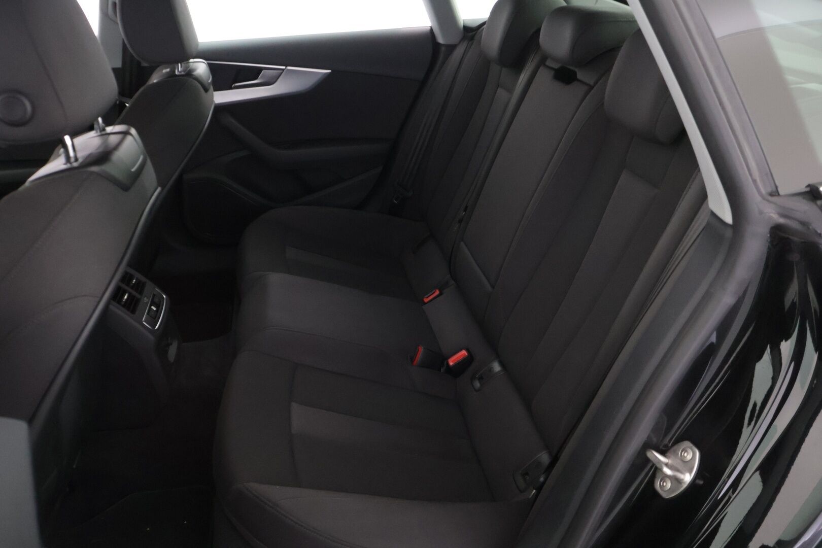 Audi A5 2019 35 TFSI Sportback Business Sport Mhev ** Webasto / Koukku / Sporttipenkit / LED ** - 2-omisteinen Suomi-auto webastolla, koukulla ja sporttipenkeillä! - HULLUT JOULUT KORKOTARJOUS 2,49% 