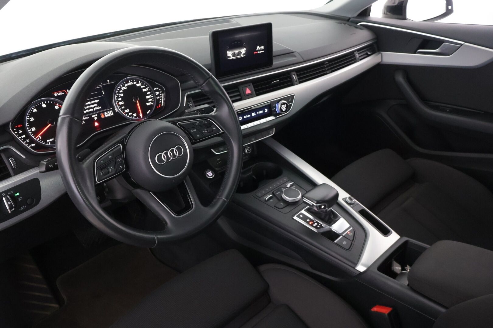 Audi A5 2019 Sportback Business 35 TFSI S-Tronic ** Juuri tehty laaja huolto! / Webasto / Koukku / Sporttipenkit / LED / Carplay ** - 2-omisteinen Suomi-auto Webastolla, Vetokoukulla ja sporttipenkeillä! Juuri kattavasti huollettu ohjelman mukaisesti!