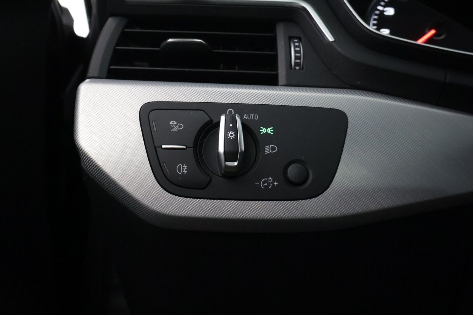 Audi A5 2019 Sportback Business 35 TFSI S-Tronic ** Juuri tehty laaja huolto! / Webasto / Koukku / Sporttipenkit / LED / Carplay ** - 2-omisteinen Suomi-auto Webastolla, Vetokoukulla ja sporttipenkeillä! Juuri kattavasti huollettu ohjelman mukaisesti!