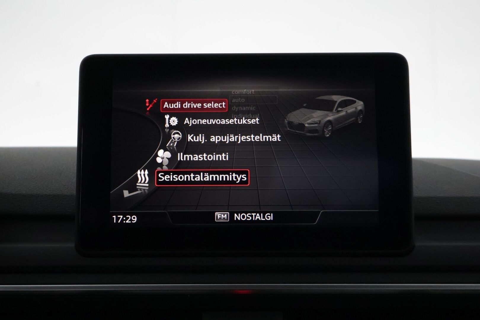 Audi A5 2019 35 TFSI Sportback Business Sport Mhev ** Webasto / Koukku / Sporttipenkit / LED ** - 2-omisteinen Suomi-auto webastolla, koukulla ja sporttipenkeillä! - HULLUT JOULUT KORKOTARJOUS 2,49% 