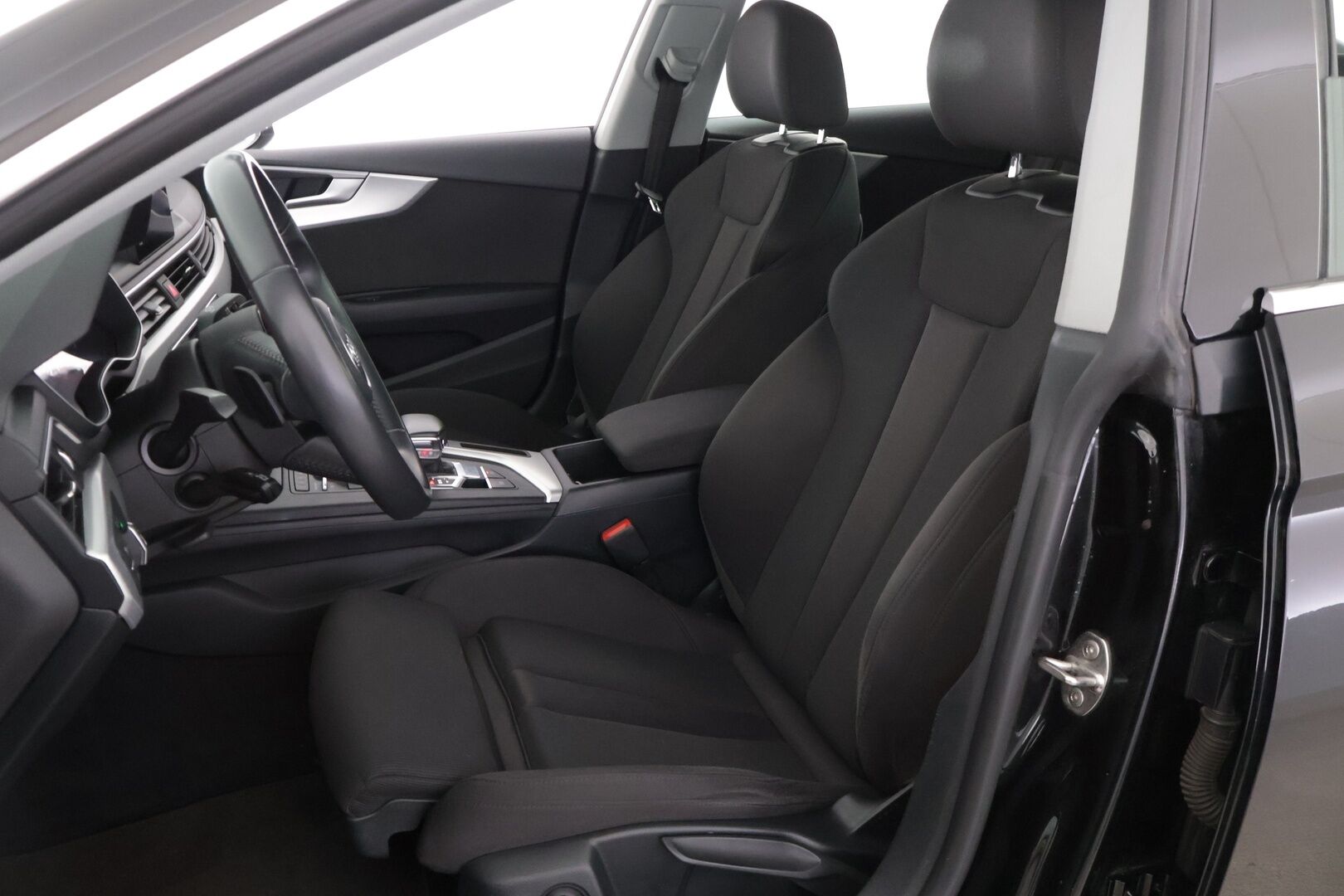 Audi A5 2019 35 TFSI Sportback Business Sport Mhev ** Webasto / Koukku / Sporttipenkit / LED ** - 2-omisteinen Suomi-auto webastolla, koukulla ja sporttipenkeillä! - HULLUT JOULUT KORKOTARJOUS 2,49% 