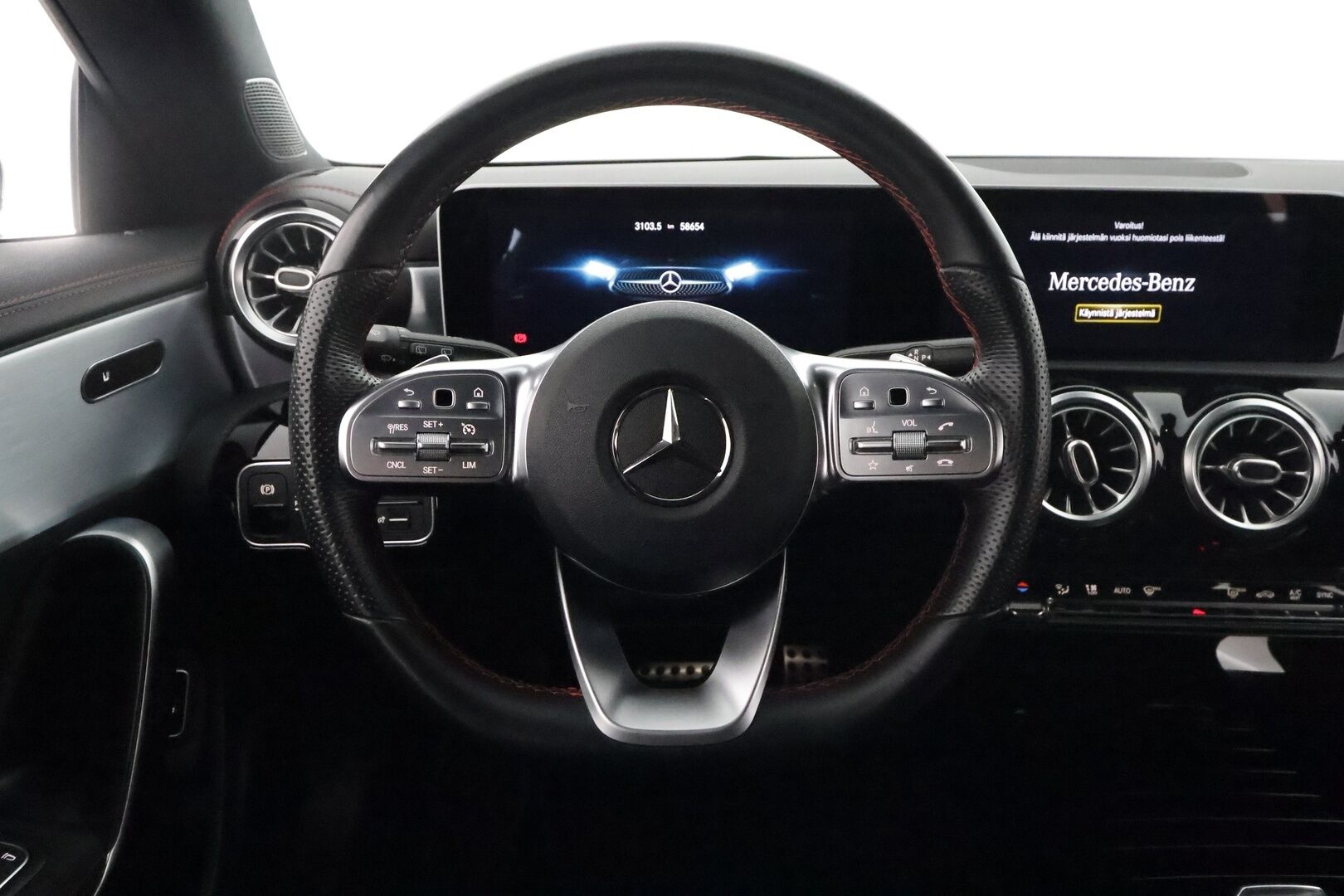 Mercedes-Benz CLA 2020 180 Shooting Brake AMG ** Widescreen / Navi / Apple&Android / Sporttipenkit / P.kamera / Sähköluukku / Vakkari / Keyless - 3,99 % KORKOTARJOUS TÄHÄN AUTOON - Nahka-alcantara sisusta / 2x renkaat / Lohkolämmitin 