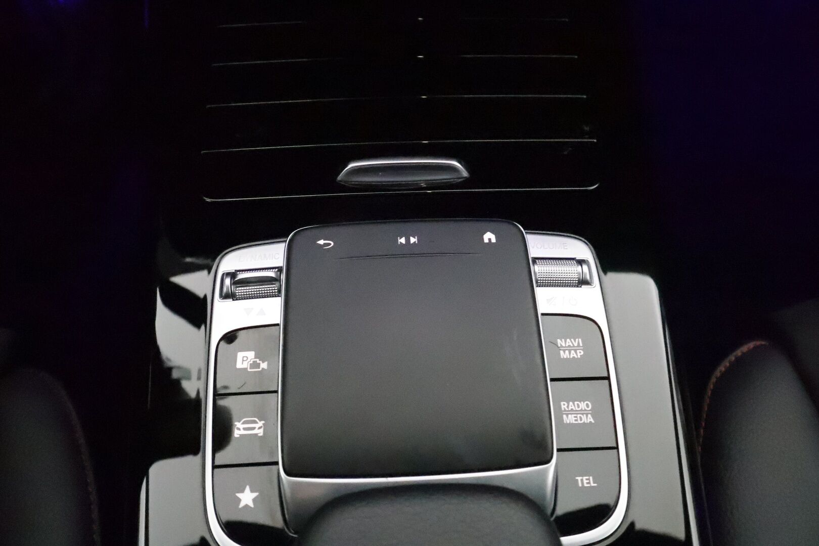 Mercedes-Benz CLA 2020 180 Shooting Brake AMG ** Widescreen / Navi / Apple&Android / Sporttipenkit / P.kamera / Sähköluukku / Vakkari / Keyless - 3,99 % KORKOTARJOUS TÄHÄN AUTOON - Nahka-alcantara sisusta / 2x renkaat / Lohkolämmitin 