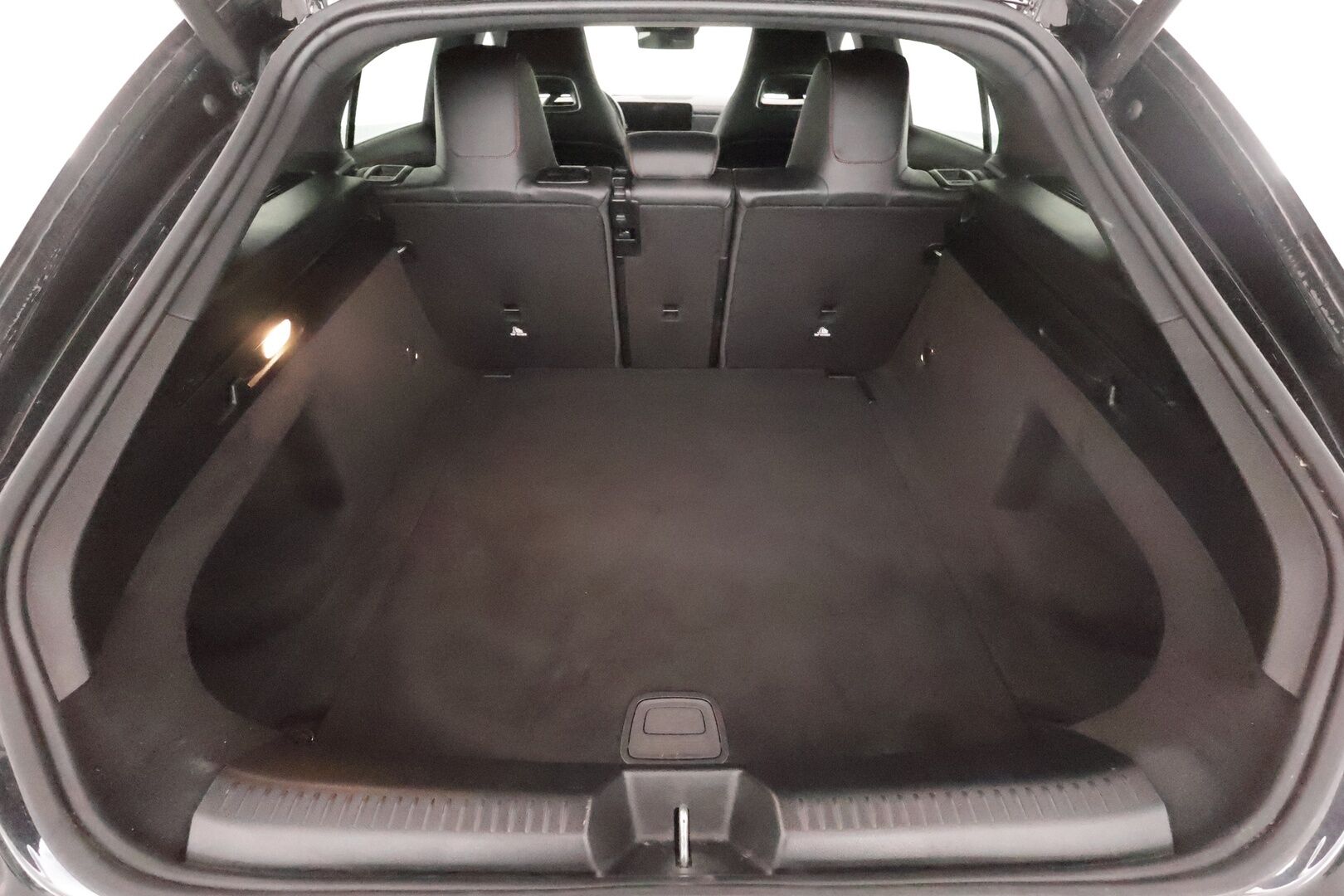 Mercedes-Benz CLA 2020 180 Shooting Brake AMG ** Widescreen / Navi / Apple&Android / Sporttipenkit / P.kamera / Sähköluukku / Vakkari / Keyless - 3,99 % KORKOTARJOUS TÄHÄN AUTOON - Nahka-alcantara sisusta / 2x renkaat / Lohkolämmitin 