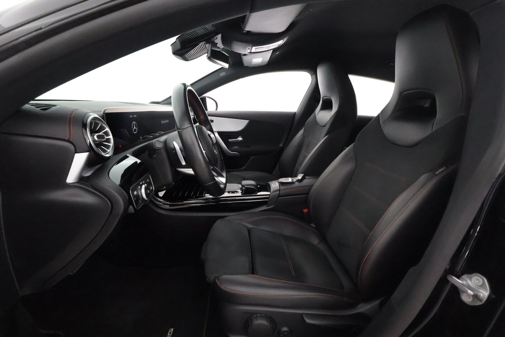 Mercedes-Benz CLA 2020 180 Shooting Brake AMG ** Widescreen / Navi / Apple&Android / Sporttipenkit / P.kamera / Sähköluukku / Vakkari / Keyless - 3,99 % KORKOTARJOUS TÄHÄN AUTOON - Nahka-alcantara sisusta / 2x renkaat / Lohkolämmitin 