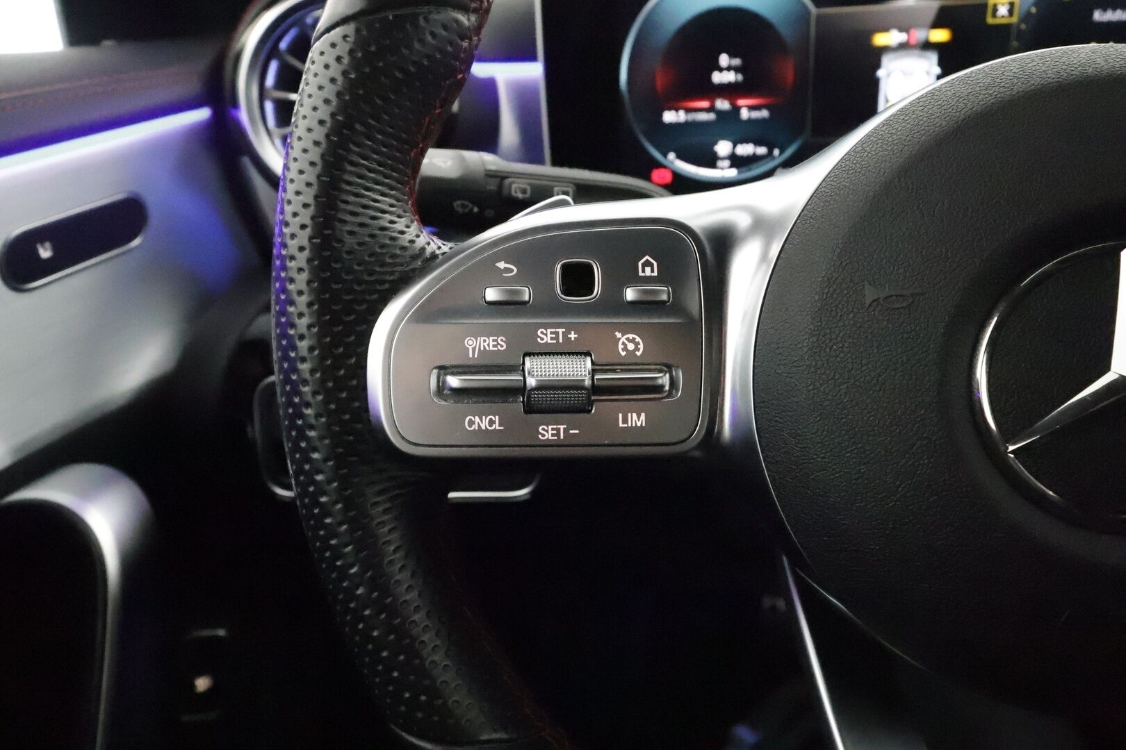 Mercedes-Benz CLA 2020 180 Shooting Brake AMG - Widescreen | Navi | Apple&Android | Sporttipenkit | P.kamera | Sähköluukku | Vakkari | Keyless