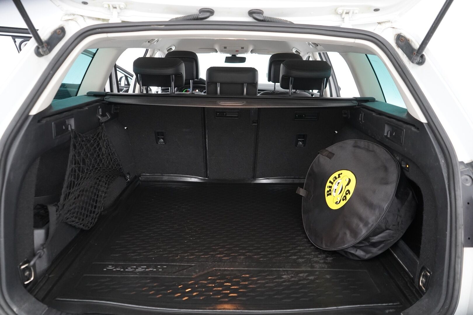 Volkswagen Passat 2017 Variant GTE Plug-In Hybrid 160 kW DSG-aut. *ACC / Digimittaristo /  P-Kamera / Nahka-Alcantara / Sähkökoukku* - Jakohihna juuri vaihdettu / Hyvin huollettu / Kahdet renkaat alumiinivanteilla