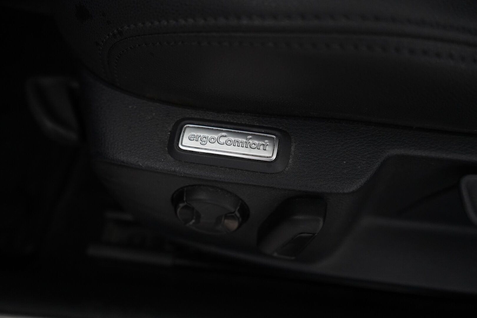 Volkswagen Passat 2017 Variant GTE Plug-In Hybrid 160 kW DSG-aut. *ACC / Digimittaristo /  P-Kamera / Nahka-Alcantara / Sähkökoukku* - Jakohihna juuri vaihdettu / Hyvin huollettu / Kahdet renkaat alumiinivanteilla