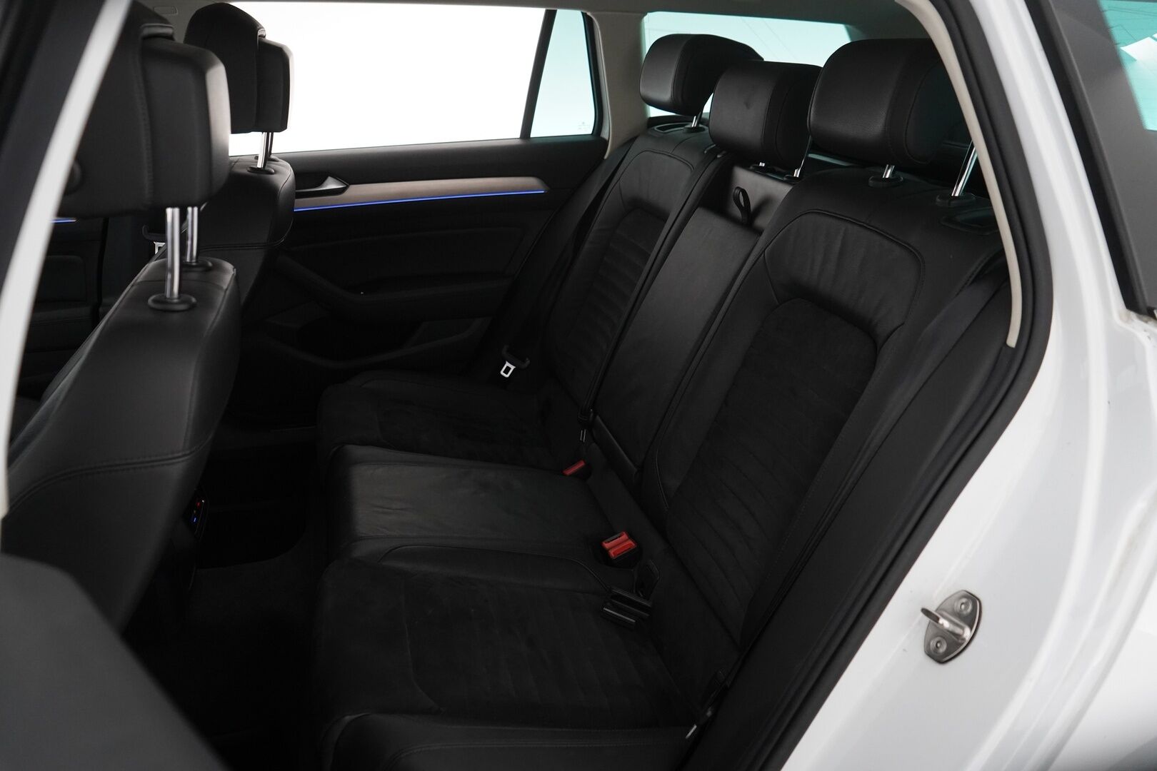 Volkswagen Passat 2017 Variant GTE Plug-In Hybrid 160 kW DSG-aut. *ACC / Digimittaristo /  P-Kamera / Nahka-Alcantara / Sähkökoukku* - Jakohihna juuri vaihdettu / Hyvin huollettu / Kahdet renkaat alumiinivanteilla