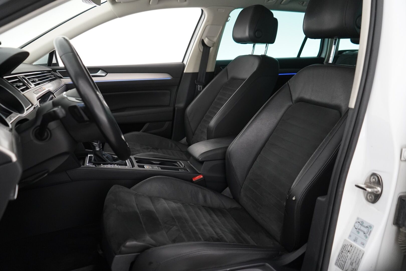 Volkswagen Passat 2017 Variant GTE Plug-In Hybrid 160 kW DSG-aut. *ACC / Digimittaristo /  P-Kamera / Nahka-Alcantara / Sähkökoukku* - Jakohihna juuri vaihdettu / Hyvin huollettu / Kahdet renkaat alumiinivanteilla