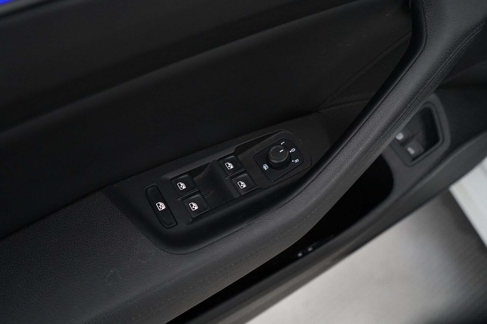 Volkswagen Passat 2017 Variant GTE Plug-In Hybrid 160 kW DSG-aut. *ACC / Digimittaristo /  P-Kamera / Nahka-Alcantara / Sähkökoukku* - Jakohihna juuri vaihdettu / Hyvin huollettu / Kahdet renkaat alumiinivanteilla