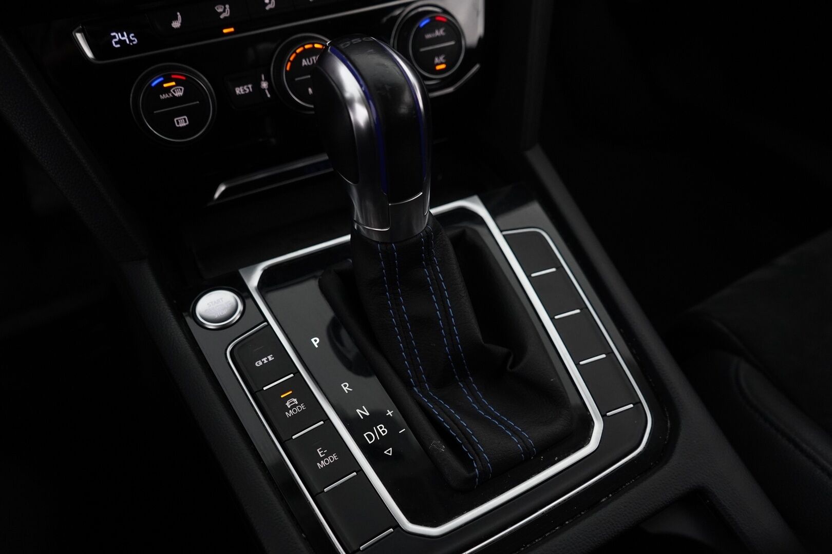 Volkswagen Passat 2017 Variant GTE Plug-In Hybrid 160 kW DSG-aut. *ACC / Digimittaristo /  P-Kamera / Nahka-Alcantara / Sähkökoukku* - Jakohihna juuri vaihdettu / Hyvin huollettu / Kahdet renkaat alumiinivanteilla