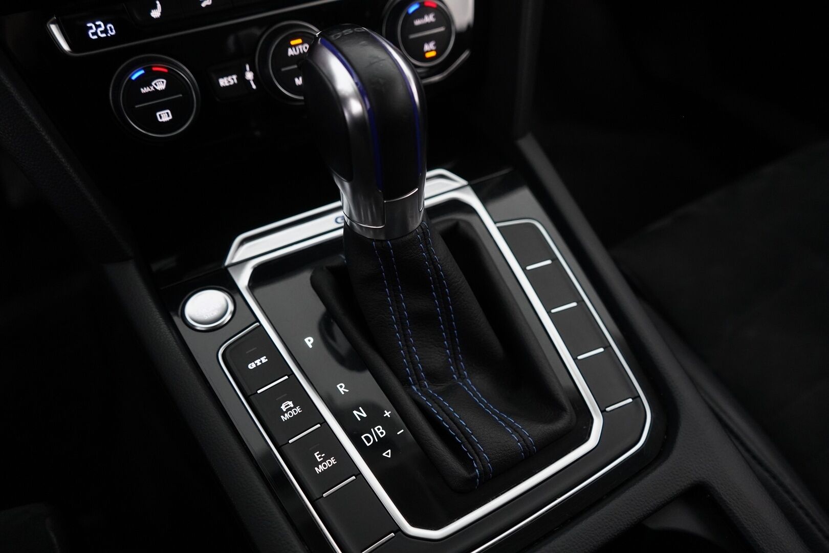 Volkswagen Passat 2018 Variant GTE Plug-In Hybrid 160 kW DSG-aut. *ACC /  P-Kamera / Nahka-Alcantara / Sähkökoukku* - KATSO KAMPANJAHINTA! / Jakohihna juuri vaihdettu / Hyvin huollettu / Kahdet renkaat alumiinivanteilla - HULLUT VÄLIPÄIVÄT KORKOTARJOUS 2,49%