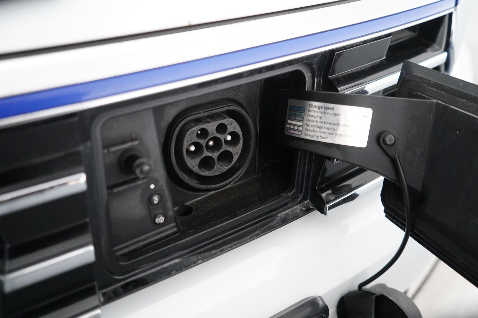 Volkswagen Passat 2017 Variant GTE Plug-In Hybrid 160 kW DSG-aut. *ACC / Digimittaristo /  P-Kamera / Nahka-Alcantara / Sähkökoukku* - Jakohihna juuri vaihdettu / Hyvin huollettu / Kahdet renkaat alumiinivanteilla