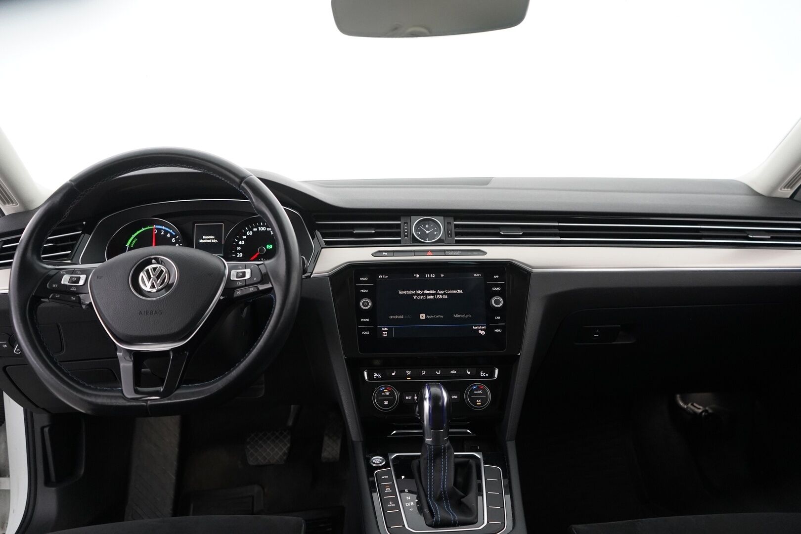 Volkswagen Passat 2017 Variant GTE Plug-In Hybrid 160 kW DSG-aut. *ACC / Digimittaristo /  P-Kamera / Nahka-Alcantara / Sähkökoukku* - Jakohihna juuri vaihdettu / Hyvin huollettu / Kahdet renkaat alumiinivanteilla