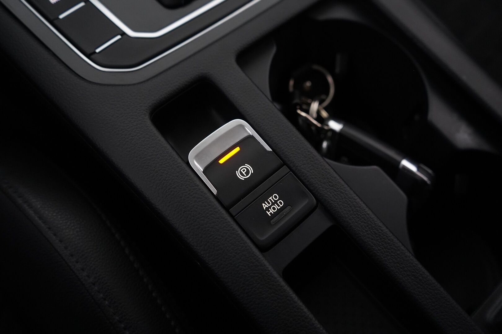 Volkswagen Passat 2018 Variant GTE Plug-In Hybrid 160 kW DSG-aut. *ACC /  P-Kamera / Nahka-Alcantara / Sähkökoukku* - KATSO KAMPANJAHINTA! / Jakohihna juuri vaihdettu / Hyvin huollettu / Kahdet renkaat alumiinivanteilla - HULLUT VÄLIPÄIVÄT KORKOTARJOUS 2,49%