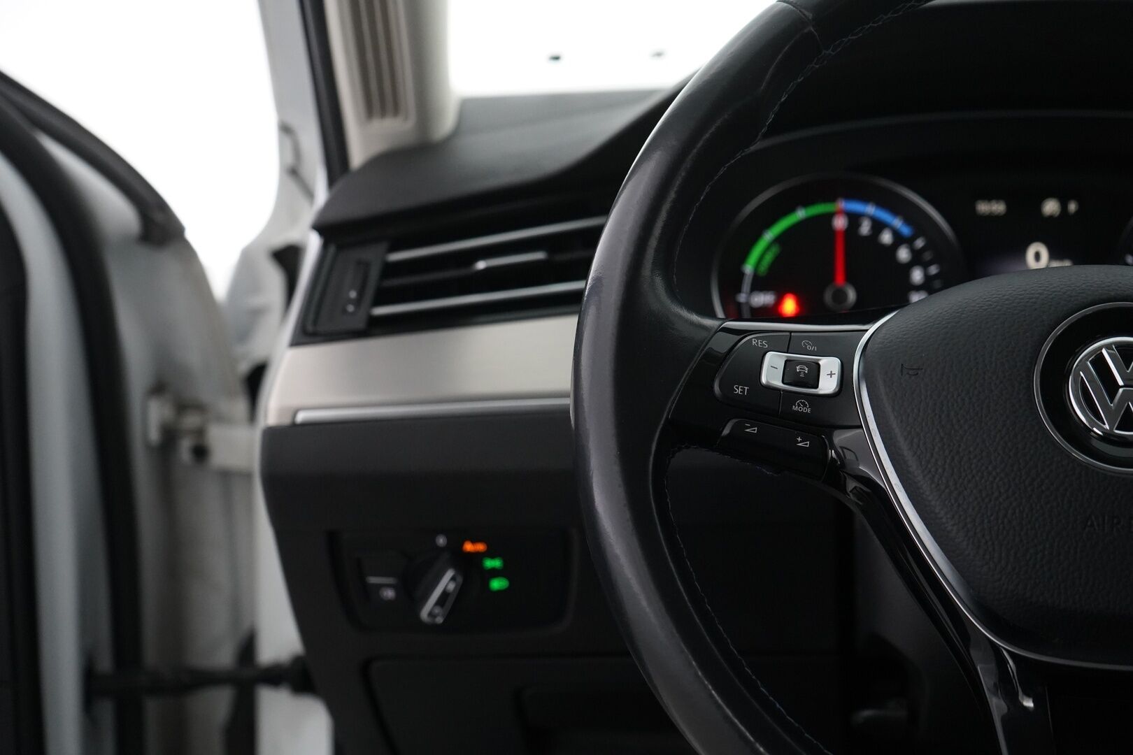 Volkswagen Passat 2017 Variant GTE Plug-In Hybrid 160 kW DSG-aut. *ACC / Digimittaristo /  P-Kamera / Nahka-Alcantara / Sähkökoukku* - Jakohihna juuri vaihdettu / Hyvin huollettu / Kahdet renkaat alumiinivanteilla