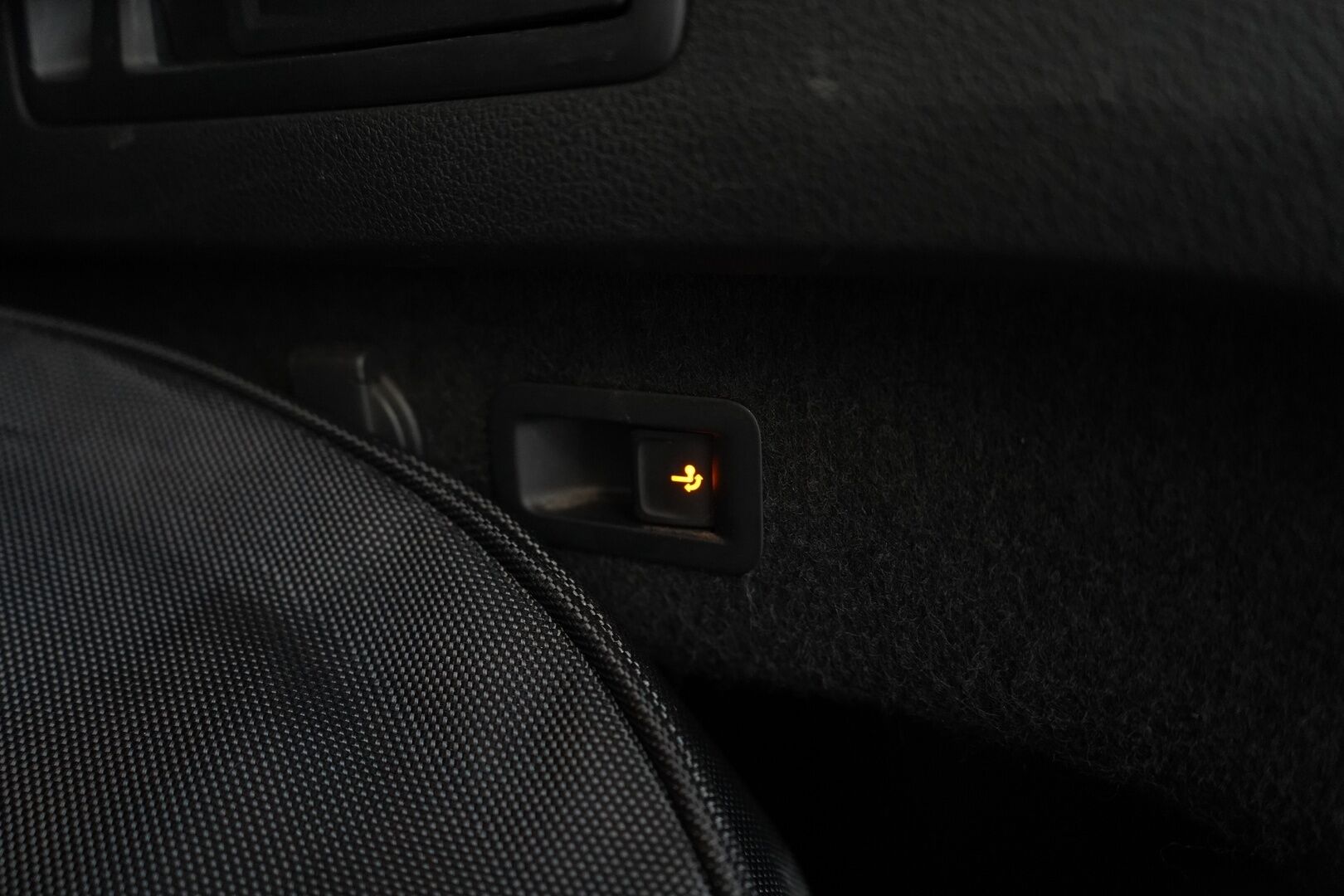 Volkswagen Passat 2017 Variant GTE Plug-In Hybrid 160 kW DSG-aut. *ACC / Digimittaristo /  P-Kamera / Nahka-Alcantara / Sähkökoukku* - Jakohihna juuri vaihdettu / Hyvin huollettu / Kahdet renkaat alumiinivanteilla