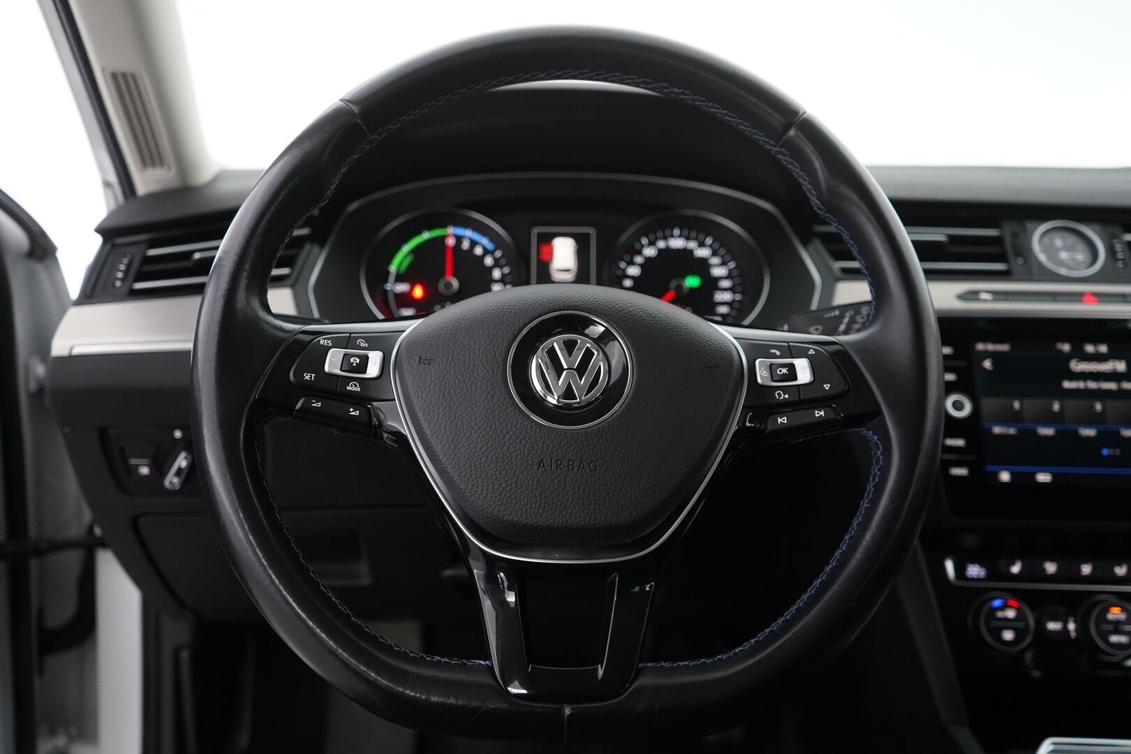 Volkswagen Passat 2018 Variant GTE Plug-In Hybrid 160 kW DSG-aut. *ACC /  P-Kamera / Nahka-Alcantara / Sähkökoukku* - KATSO KAMPANJAHINTA! / Jakohihna juuri vaihdettu / Hyvin huollettu / Kahdet renkaat alumiinivanteilla - Osta nyt, maksa vasta ensi vuonna