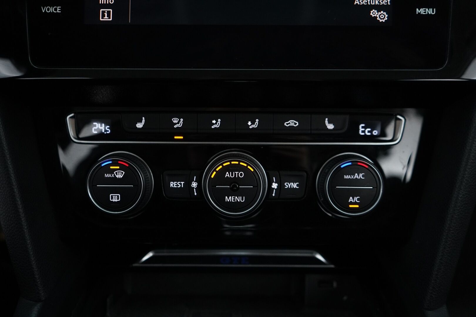 Volkswagen Passat 2017 Variant GTE Plug-In Hybrid 160 kW DSG-aut. *ACC / Digimittaristo /  P-Kamera / Nahka-Alcantara / Sähkökoukku* - Jakohihna juuri vaihdettu / Hyvin huollettu / Kahdet renkaat alumiinivanteilla