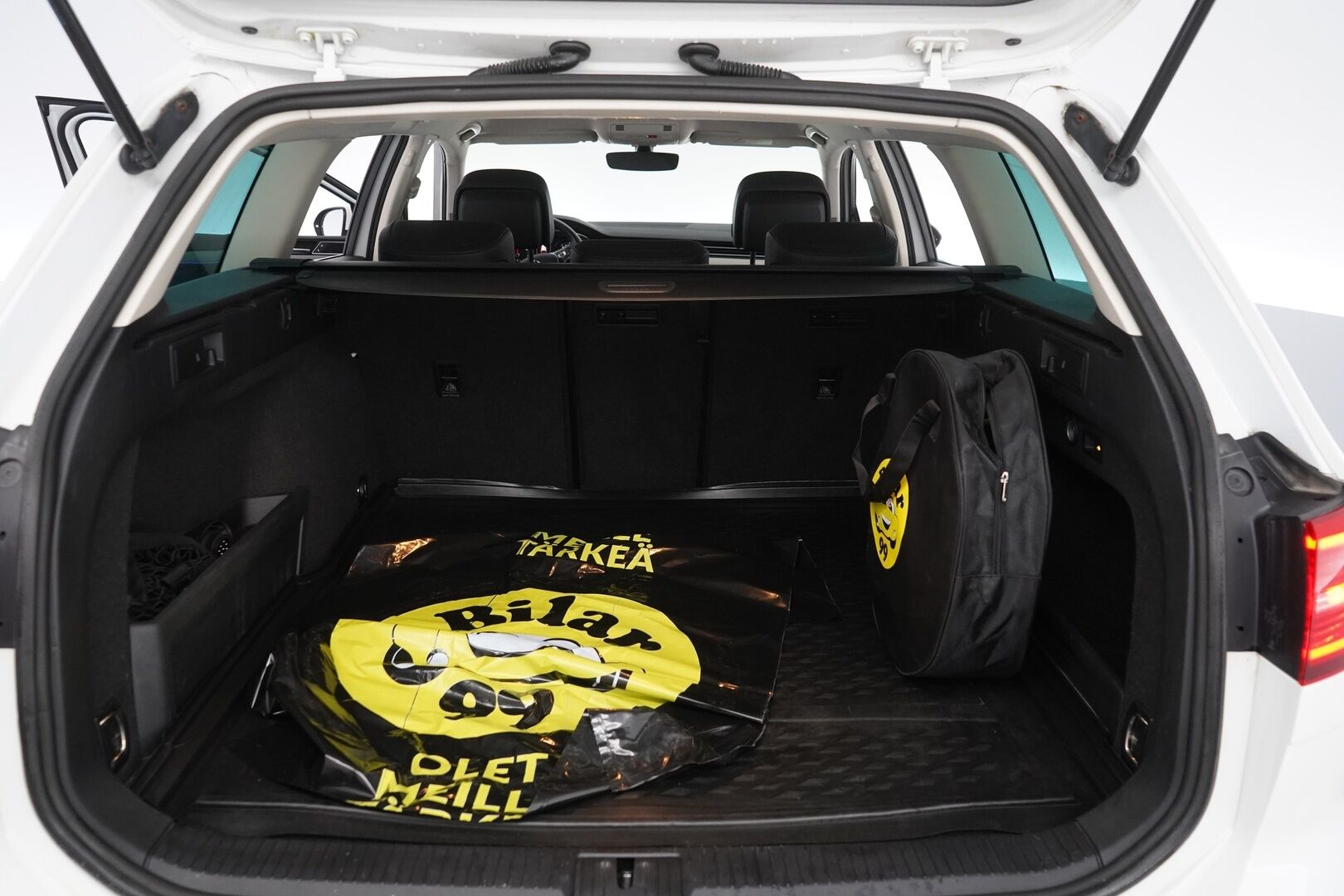 Volkswagen Passat 2018 Variant GTE Plug-In Hybrid 160 kW DSG-aut. *ACC /  P-Kamera / Nahka-Alcantara / Sähkökoukku* - KATSO KAMPANJAHINTA! / Jakohihna juuri vaihdettu / Hyvin huollettu / Kahdet renkaat alumiinivanteilla - HULLUT VÄLIPÄIVÄT KORKOTARJOUS 2,49%