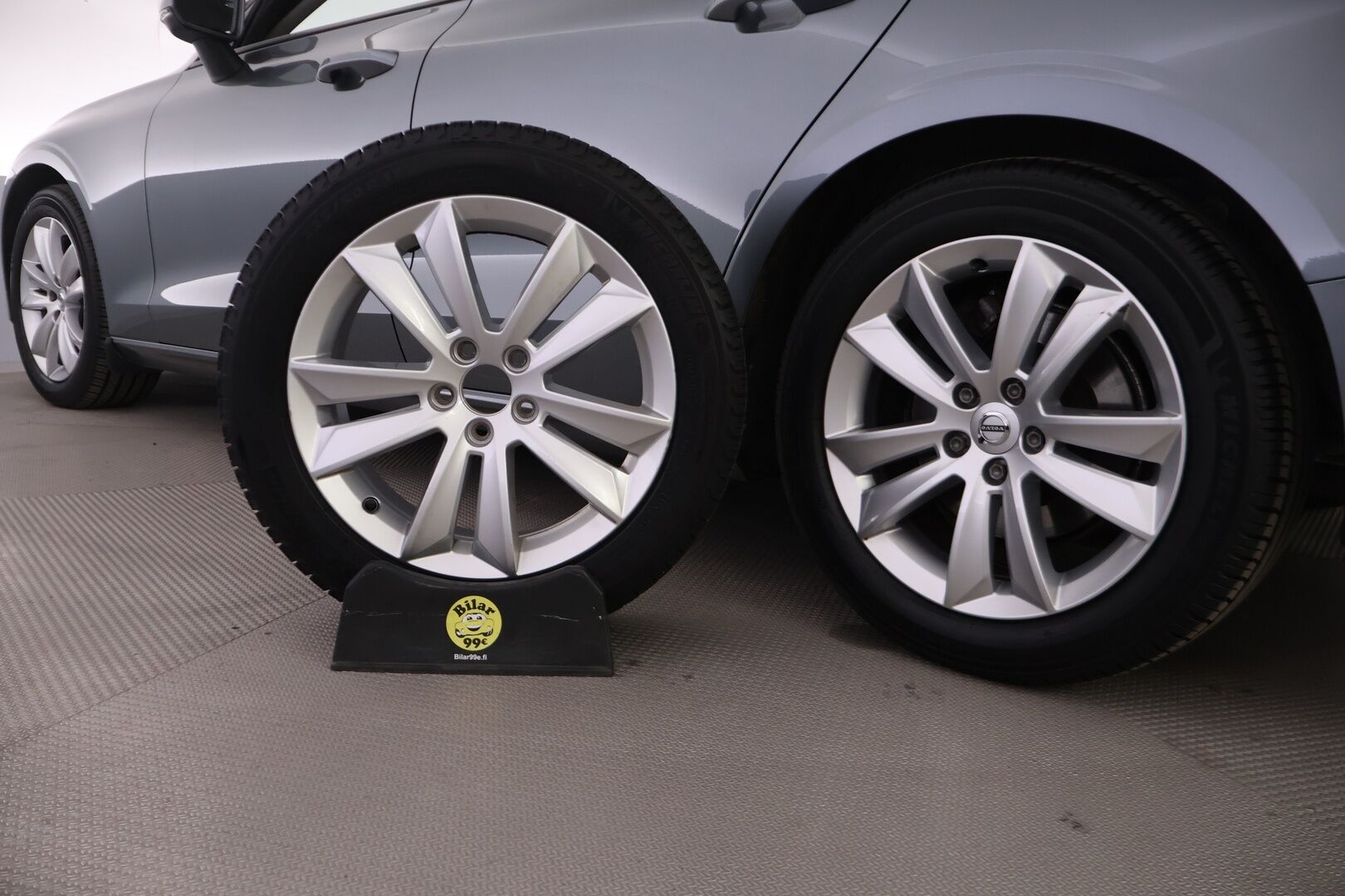 Volvo V60 2019 D3 Momentum *Webasto / ACC / Pilot assist / Peruutuskamera / VOC / Navigointi / Led-ajovalot* - *2x Renkaat & Vanteet / Merkkihuoltohistoria / Vähän ajettu* - HULLUT AVAJAISHULINAT KORKOTARJOUS 3,29 %