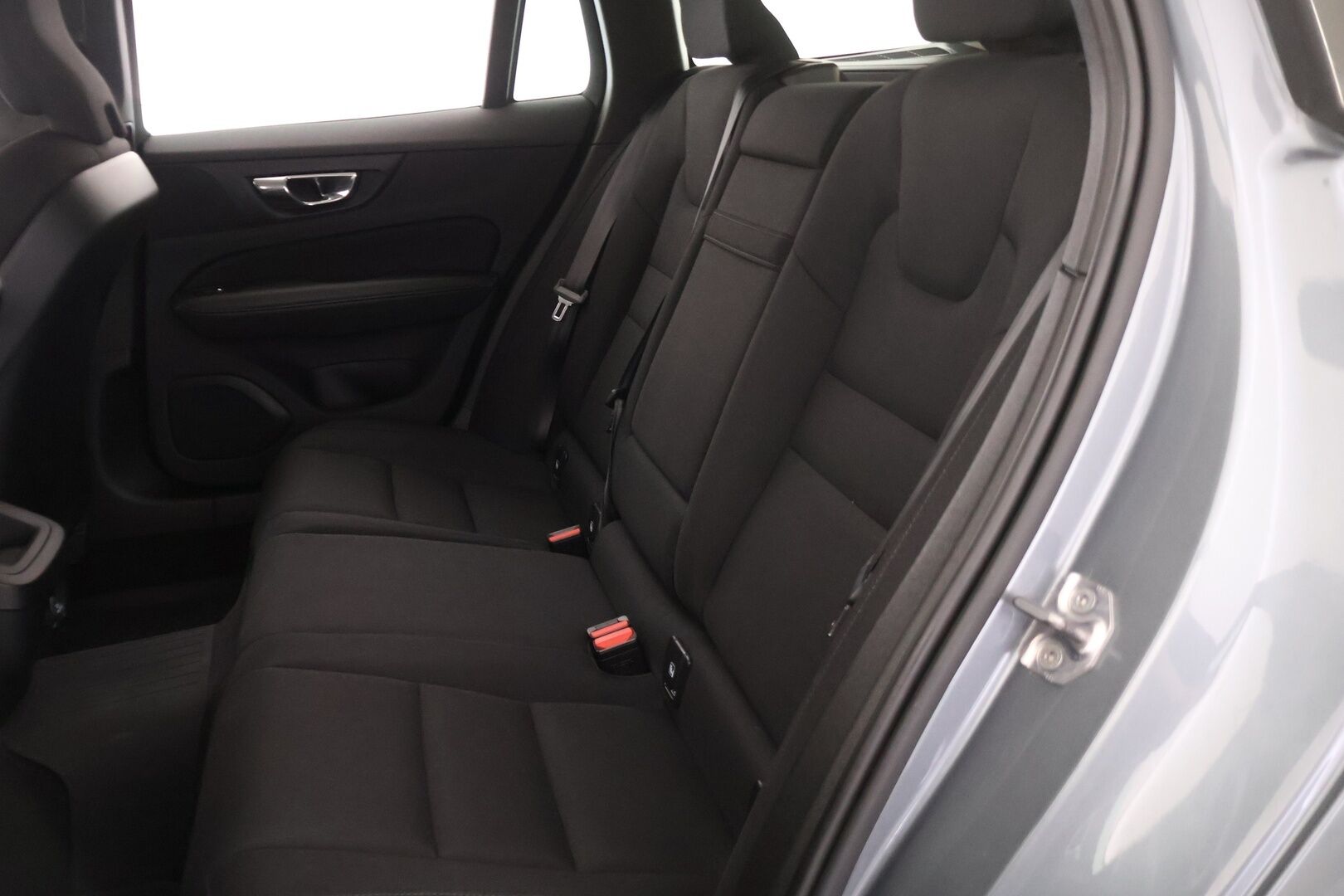 Volvo V60 2019 D3 Momentum Aut. - *Webasto | ACC | Pilot assist | Peruutuskamera | VOC | Navigointi | Led-ajovalot | 2x Renkaat & Vanteet | Merkkihuoltohistoria | Vähän ajettu*