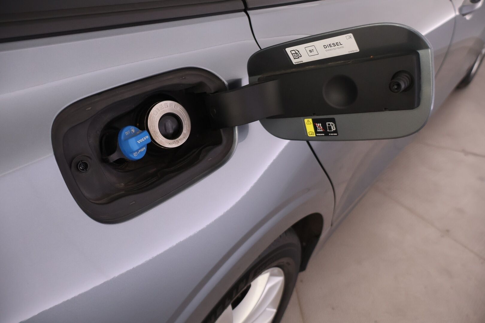 Volvo V60 2019 D3 Momentum Aut. - *Webasto | ACC | Pilot assist | Peruutuskamera | VOC | Navigointi | Led-ajovalot | 2x Renkaat & Vanteet | Merkkihuoltohistoria | Vähän ajettu*