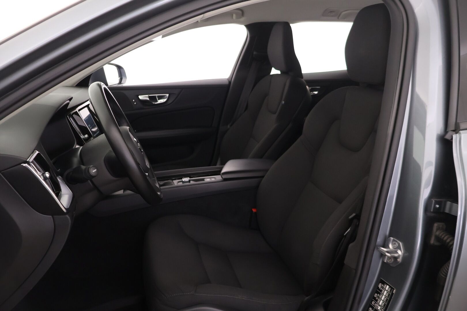 Volvo V60 2019 D3 Momentum Aut. - *Webasto | ACC | Pilot assist | Peruutuskamera | VOC | Navigointi | Led-ajovalot | 2x Renkaat & Vanteet | Merkkihuoltohistoria | Vähän ajettu*